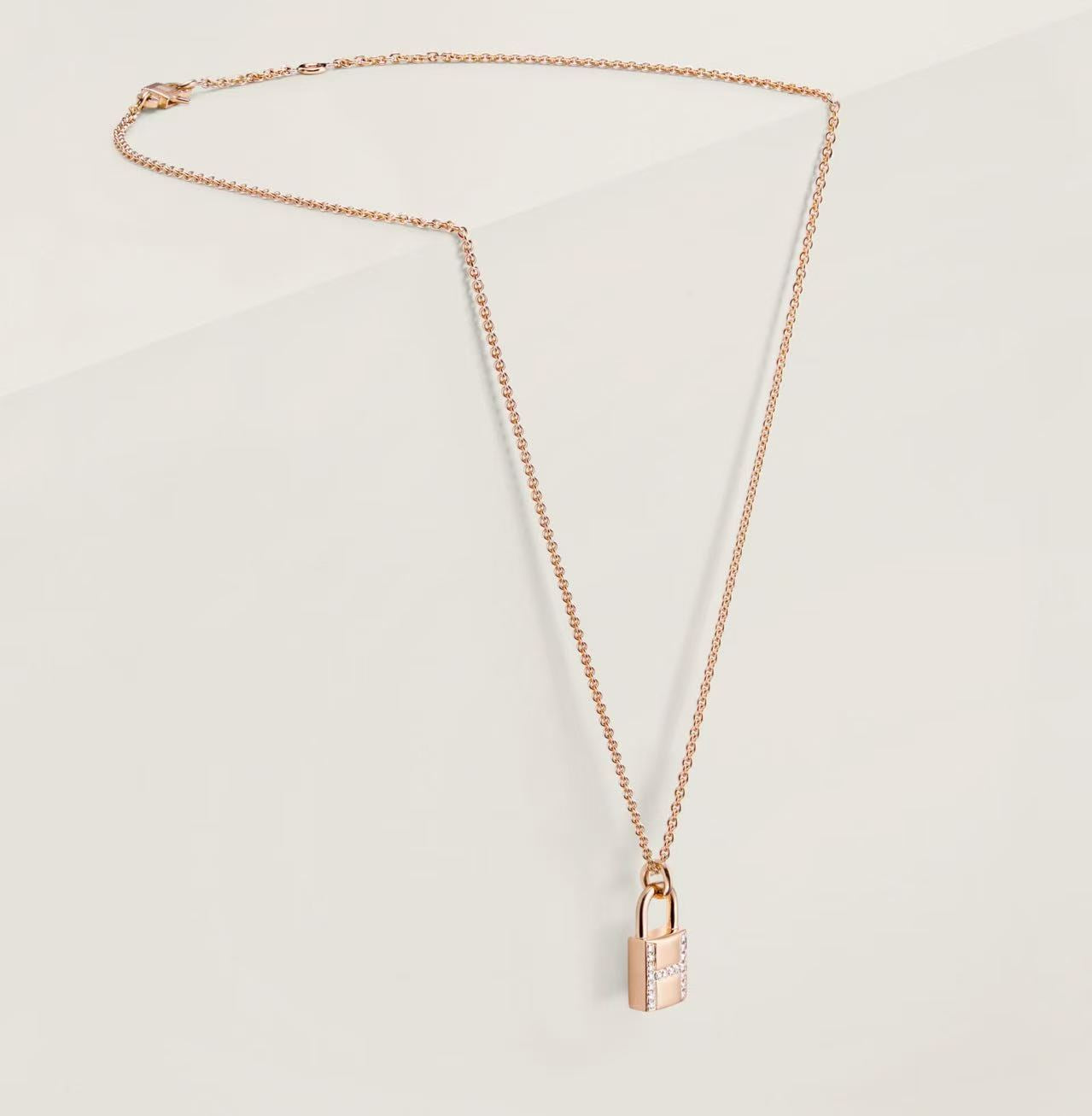 HERMÈS KELLY CADENAS PENDANT ROSE GOLD WITH DIAMONDS