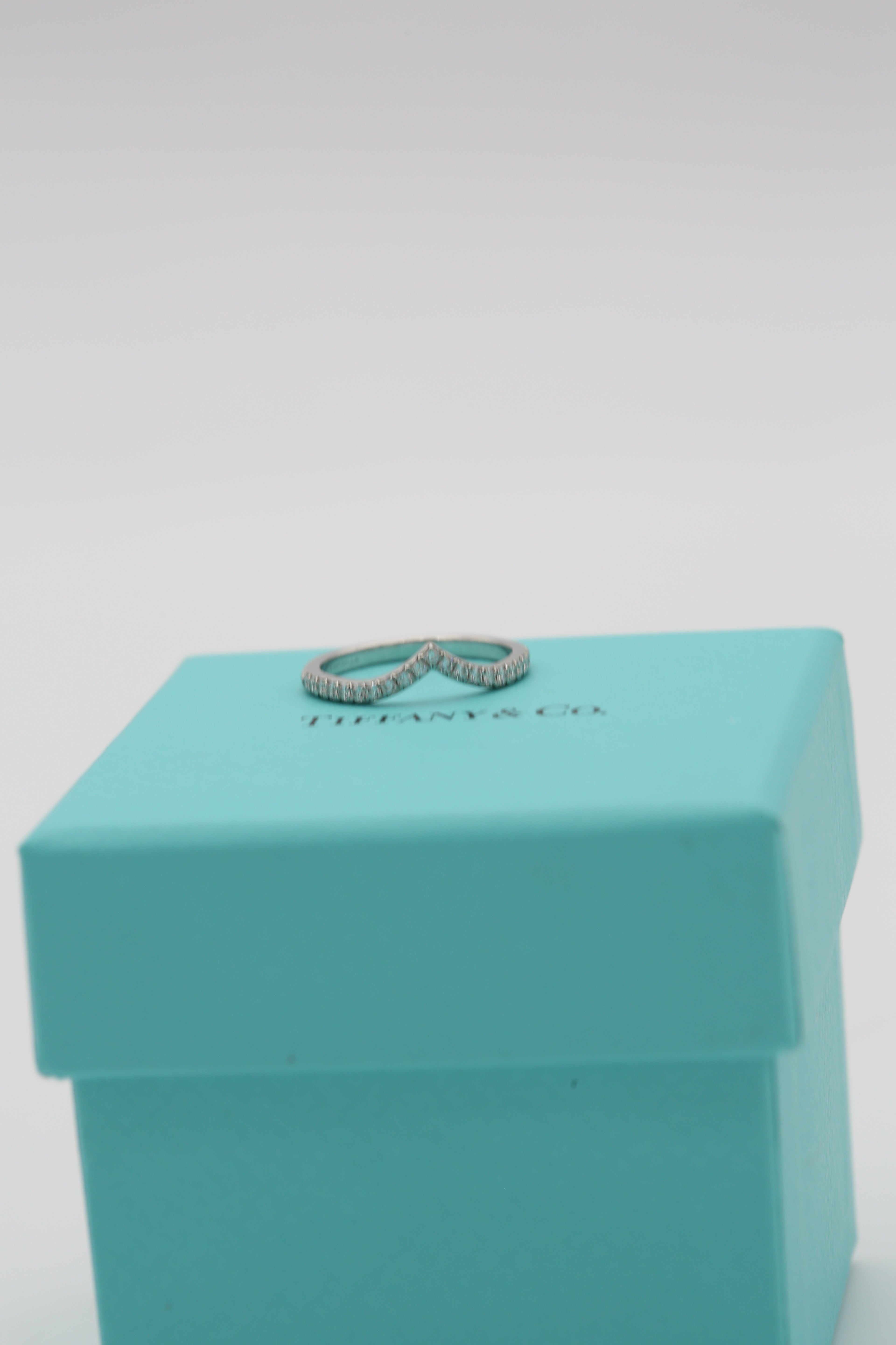TIFFANY WHITE GOLD DIAMOND RING
