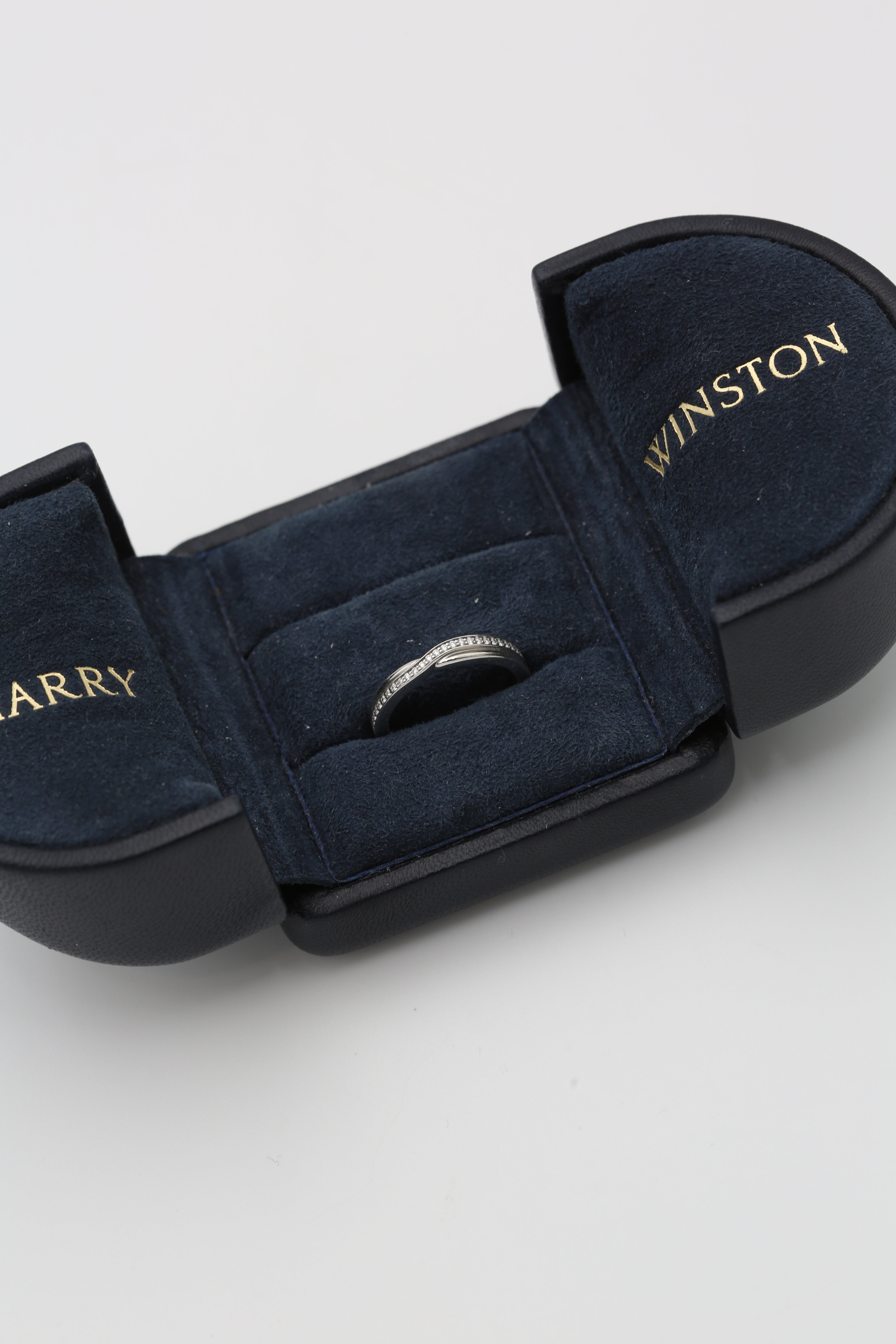 HARRY WINSTON RING WHITE GOLD SIZE 53