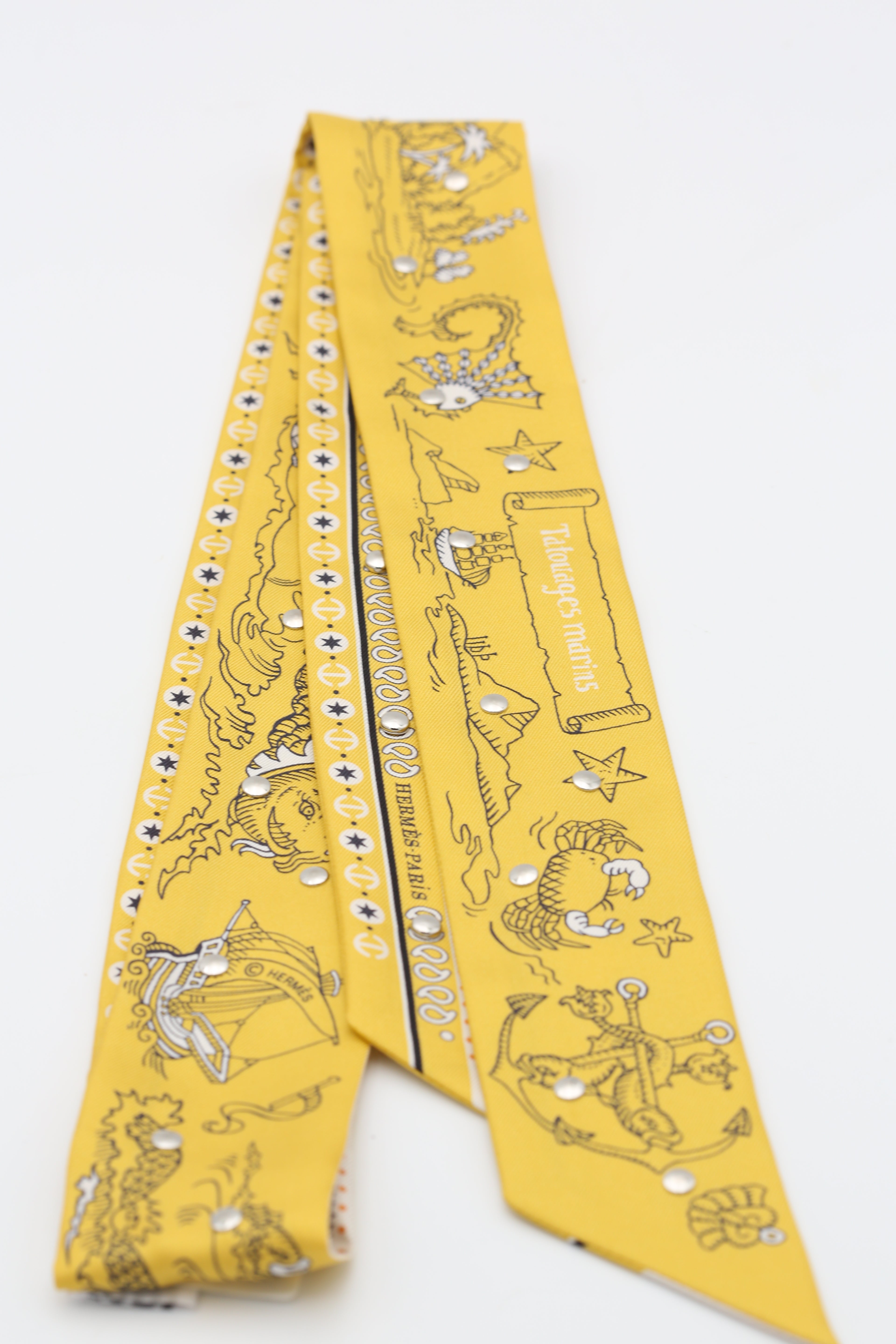 HERMÈS TWILLY RUBAN CLOUTE 100% SE TATOUAGES MARINS BAND HG/BLANC/JAUNE PAILLE