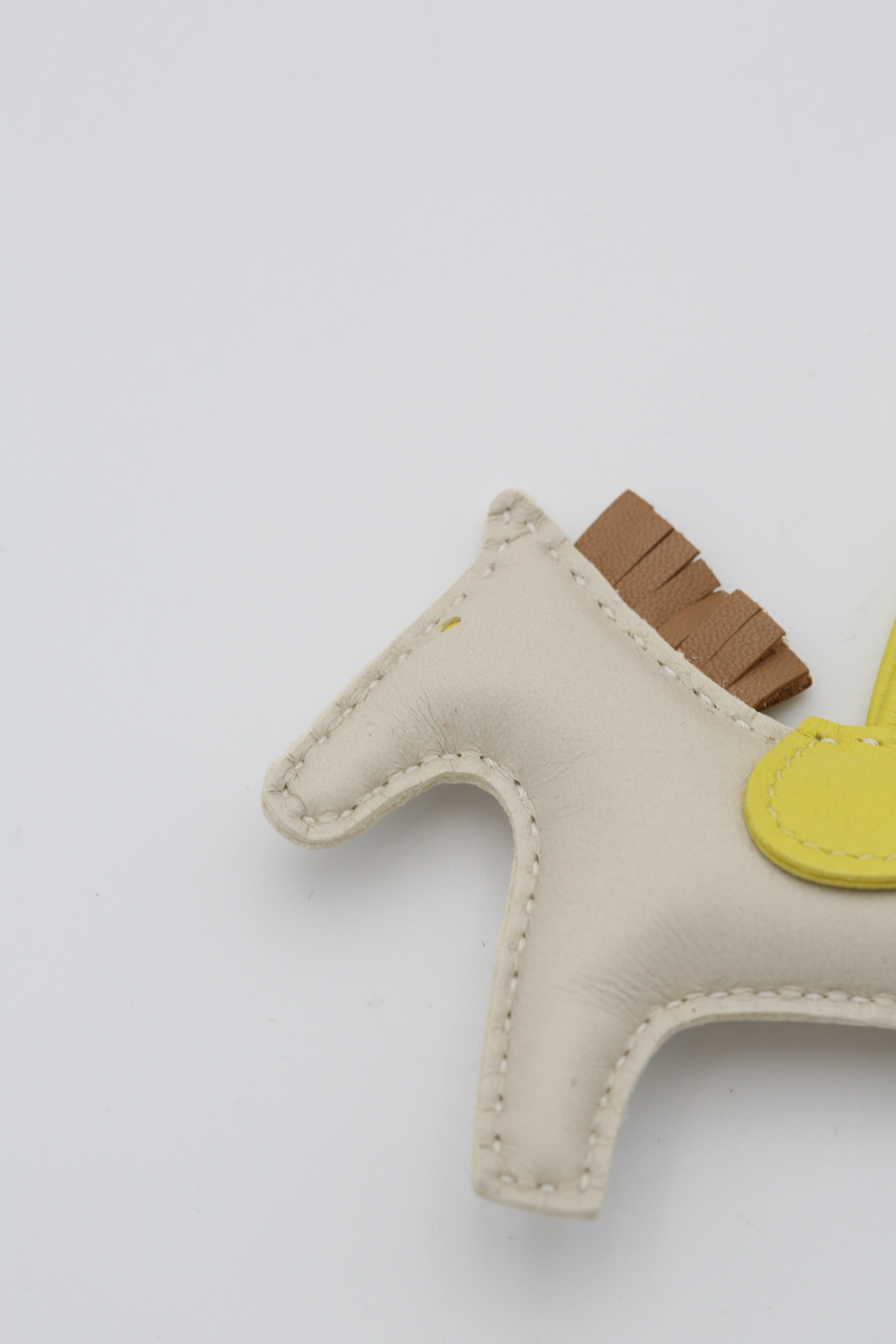 HERMÈS RODEO PM CHARM JAUNE/CRAIE/GOLD
