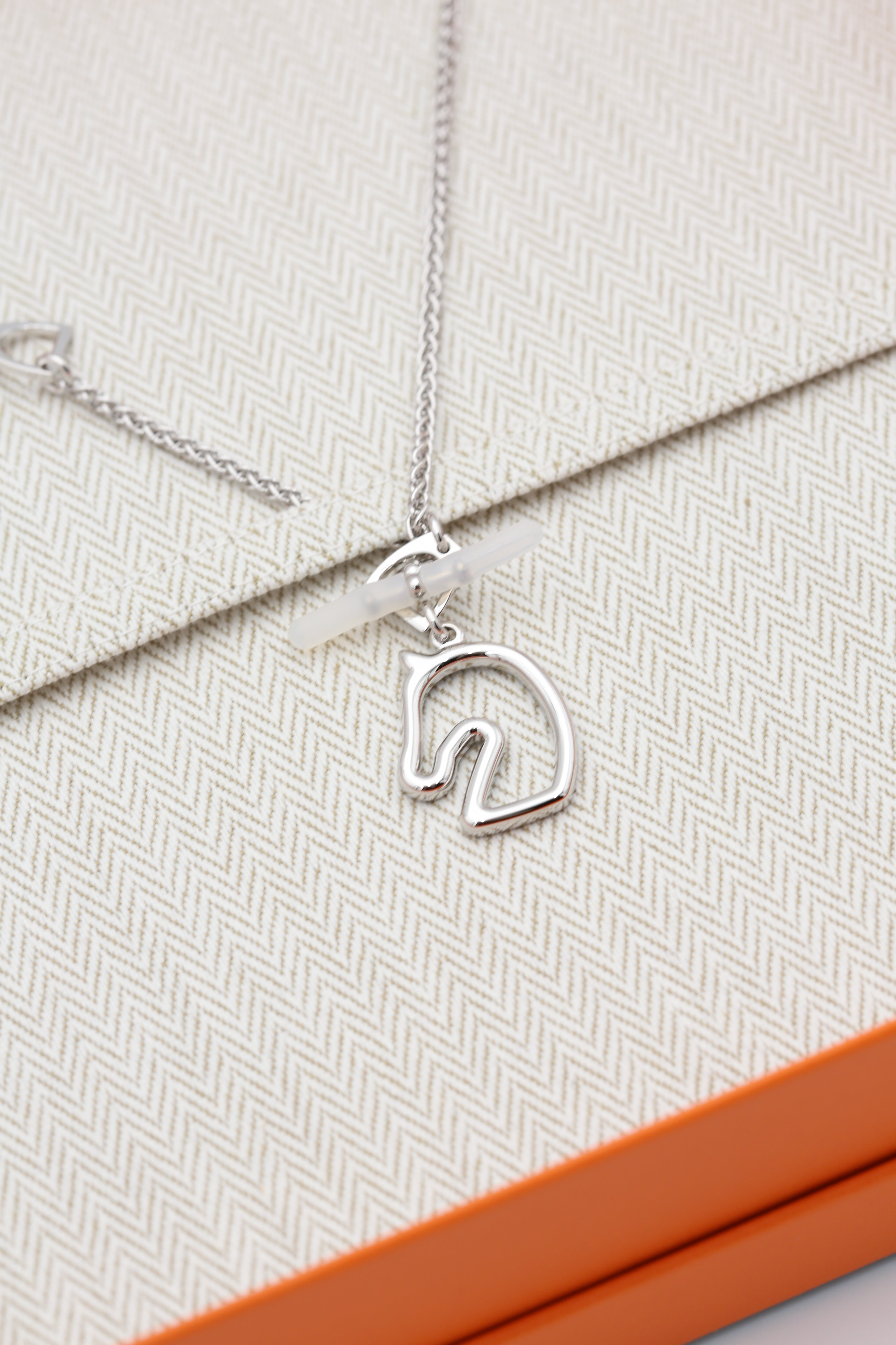 HERMÈS HORSE NECKLACE SILVER