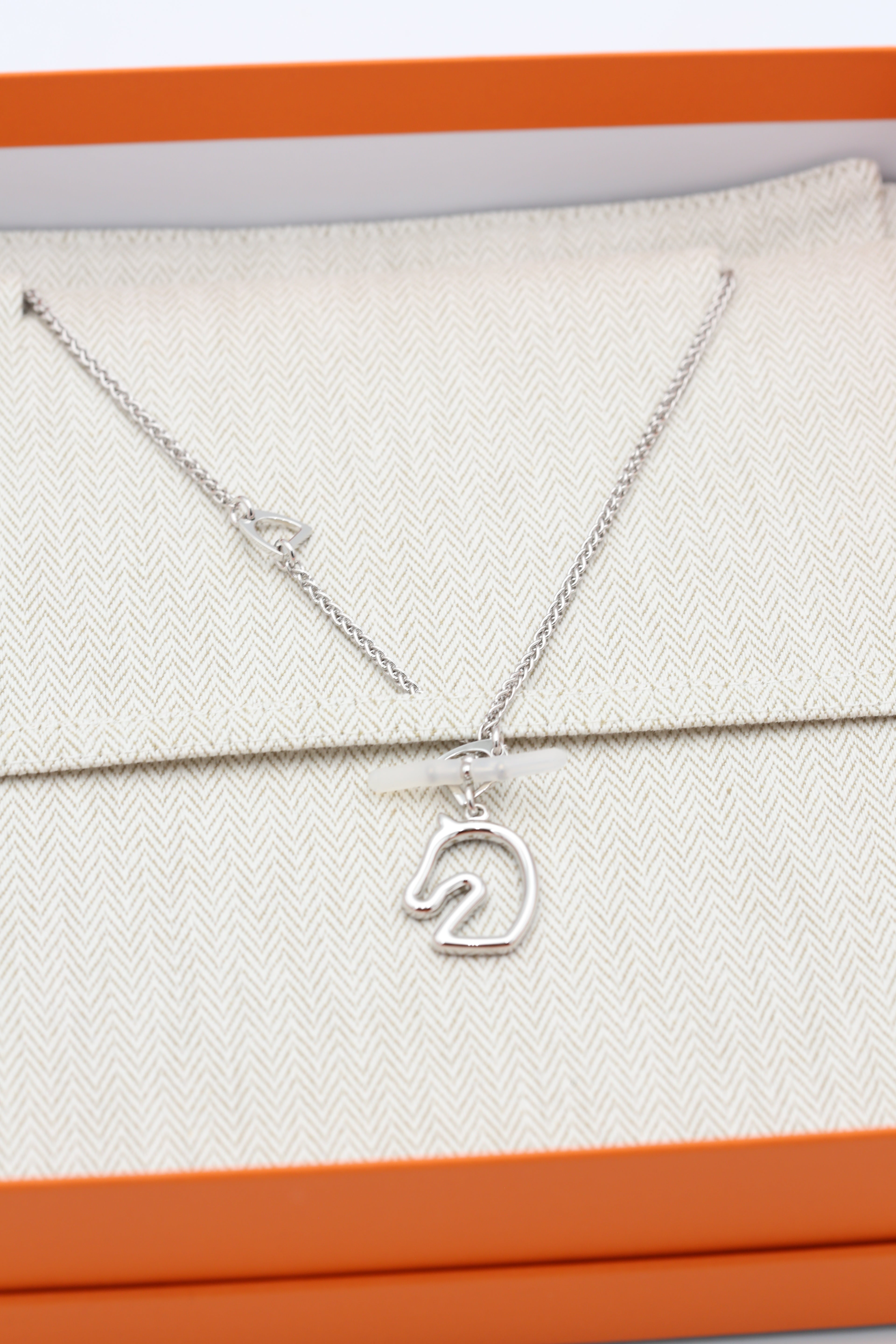 HERMÈS HORSE NECKLACE SILVER