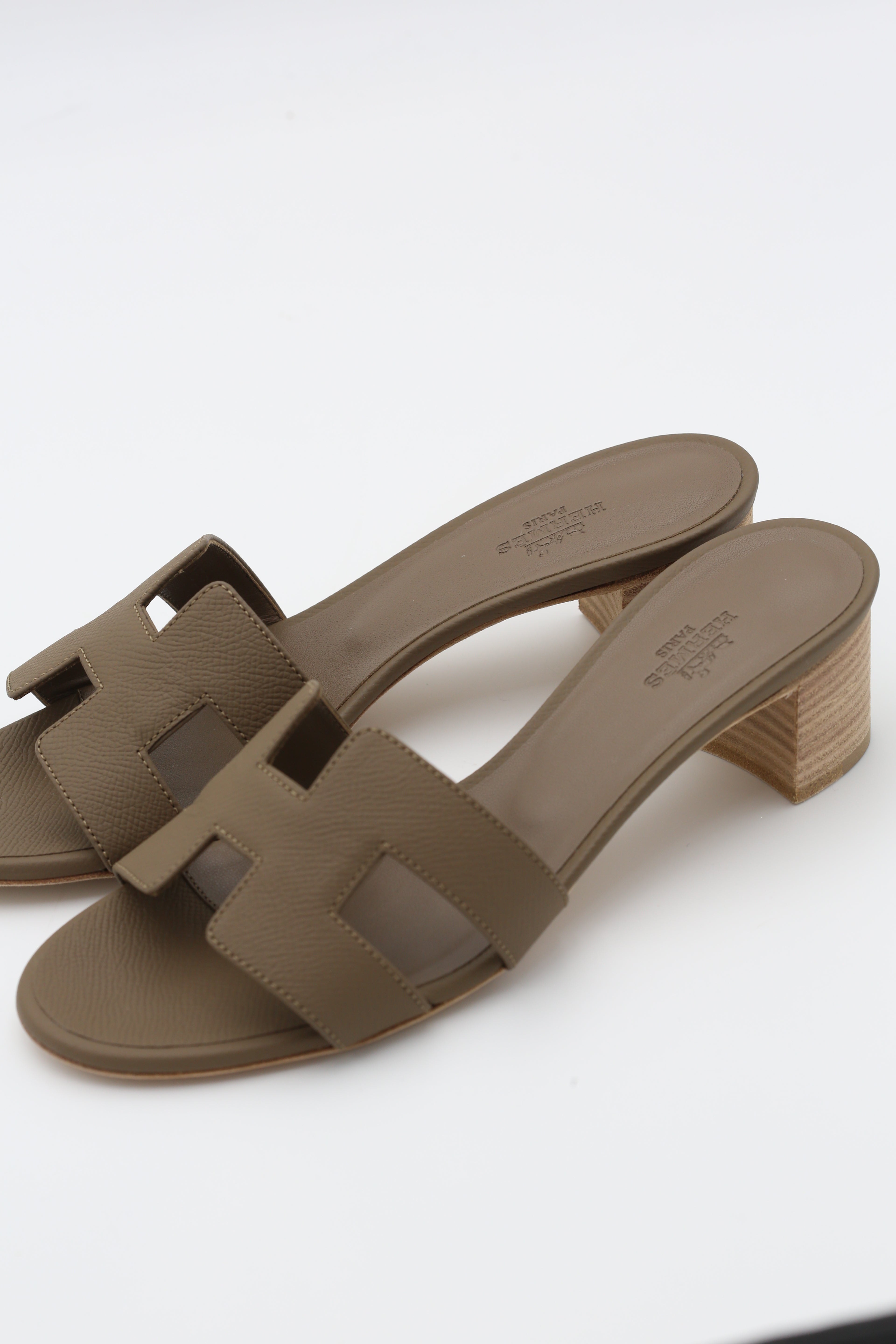 HERMÈS OASIS SANDAL ETOUPE SIZE 37