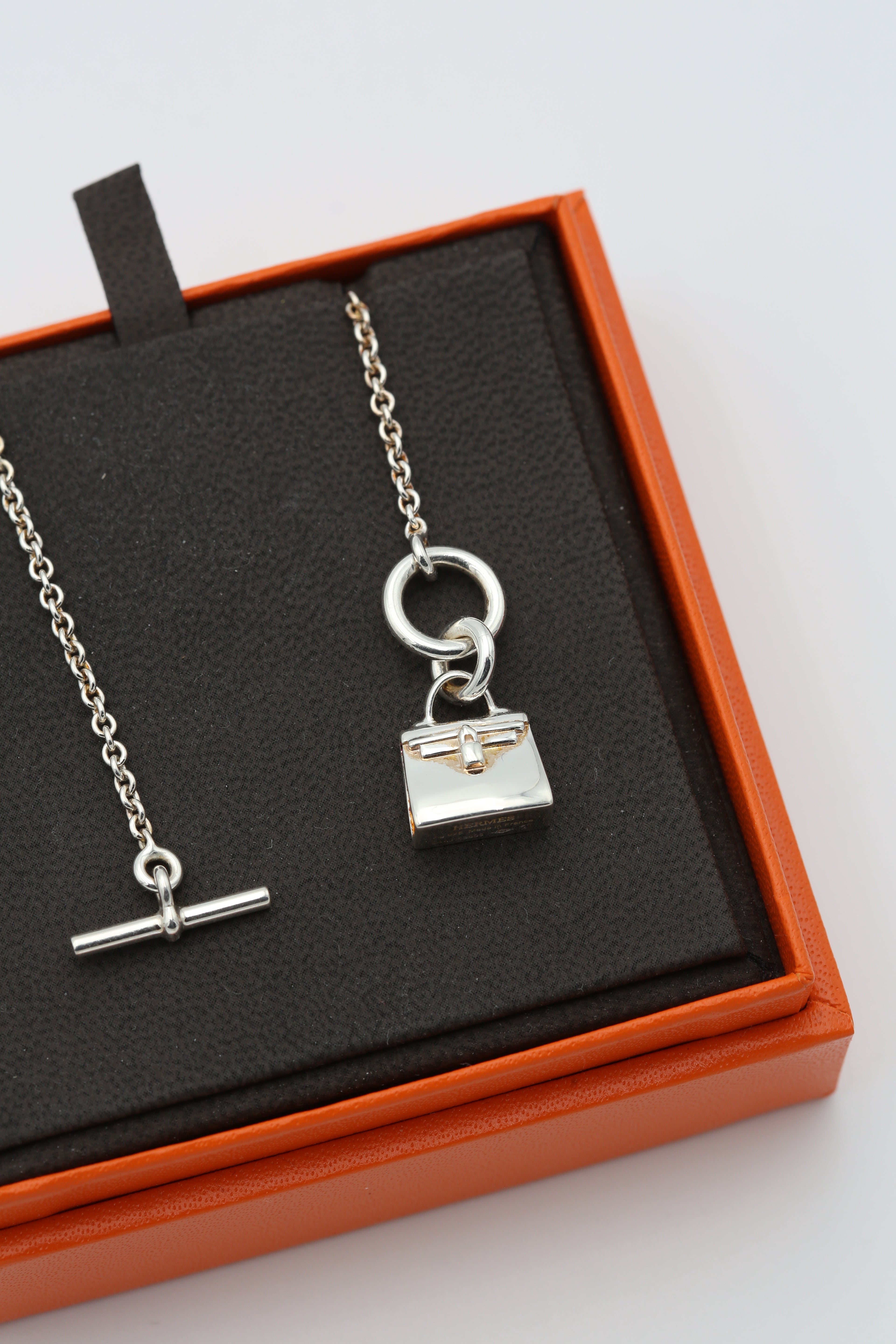 HERMÈS KELLY PENDANT BRACELET SILVER