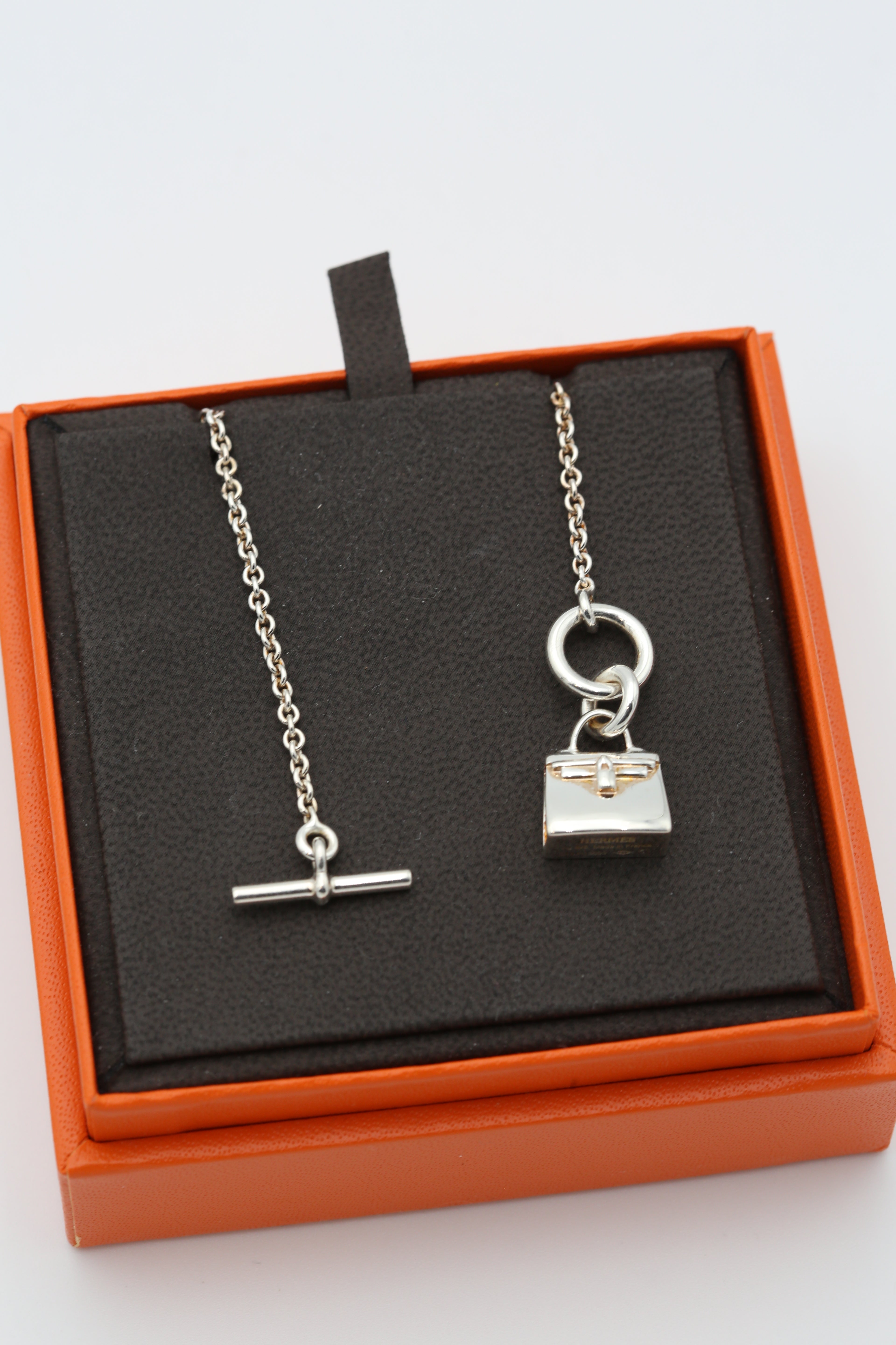 HERMÈS KELLY PENDANT BRACELET SILVER