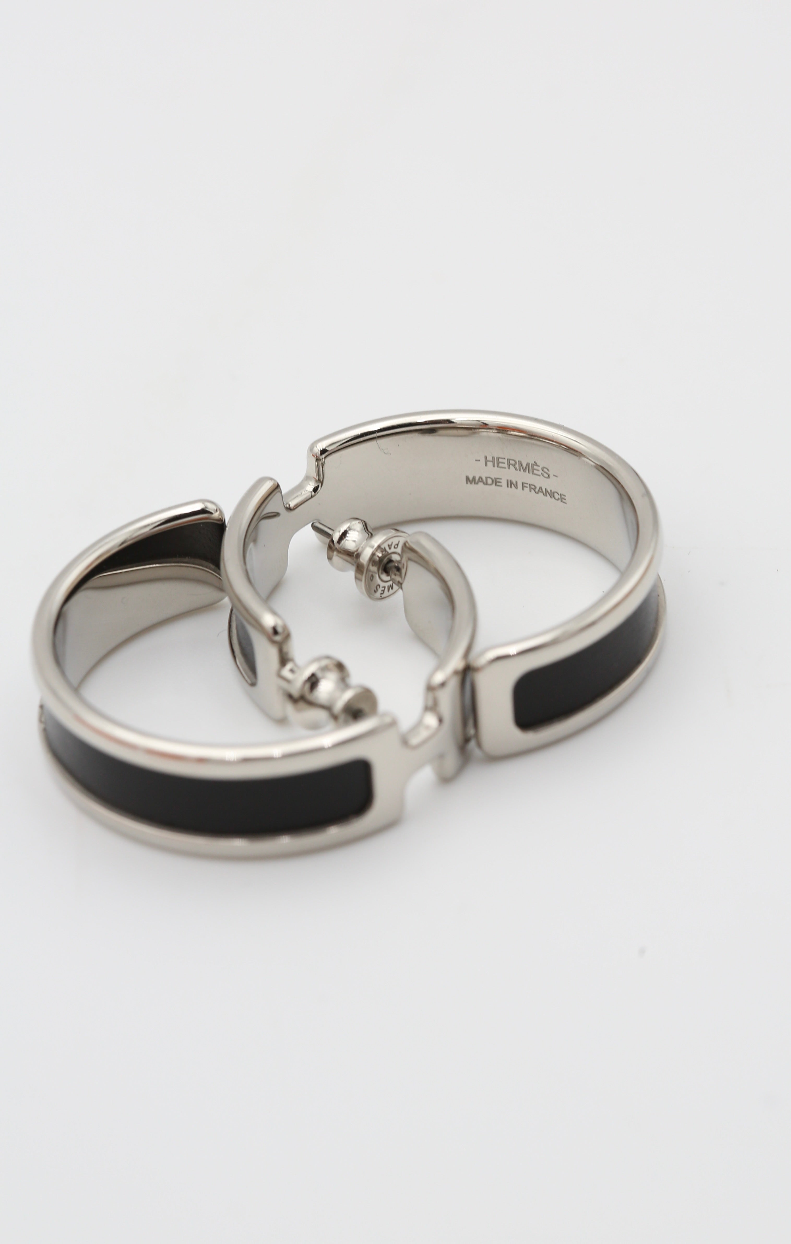 HERMÈS H EARRINGS BLACK SILVER SMALL
