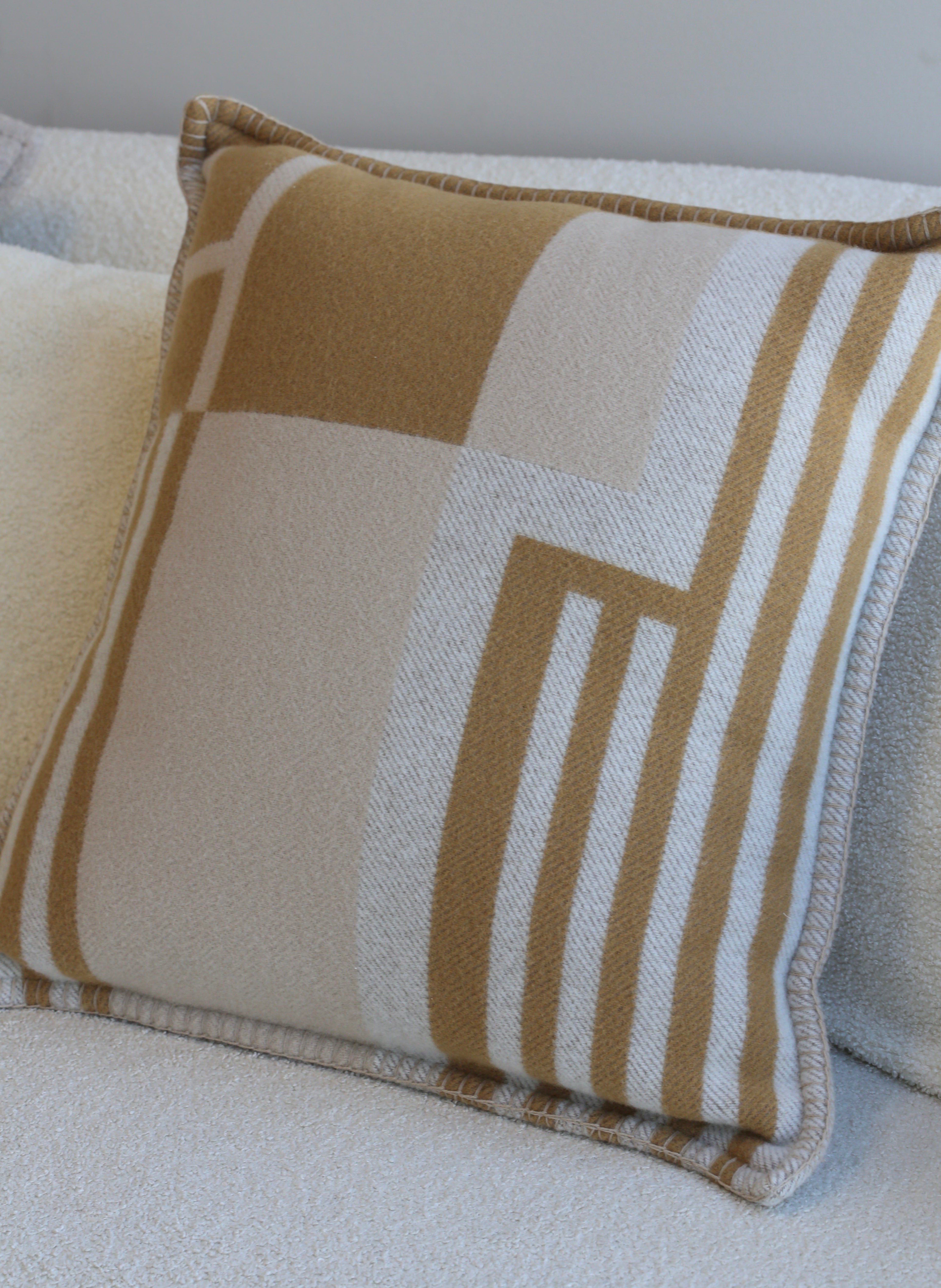 HERMÈS AVALON PILLOW DARK JAUNE