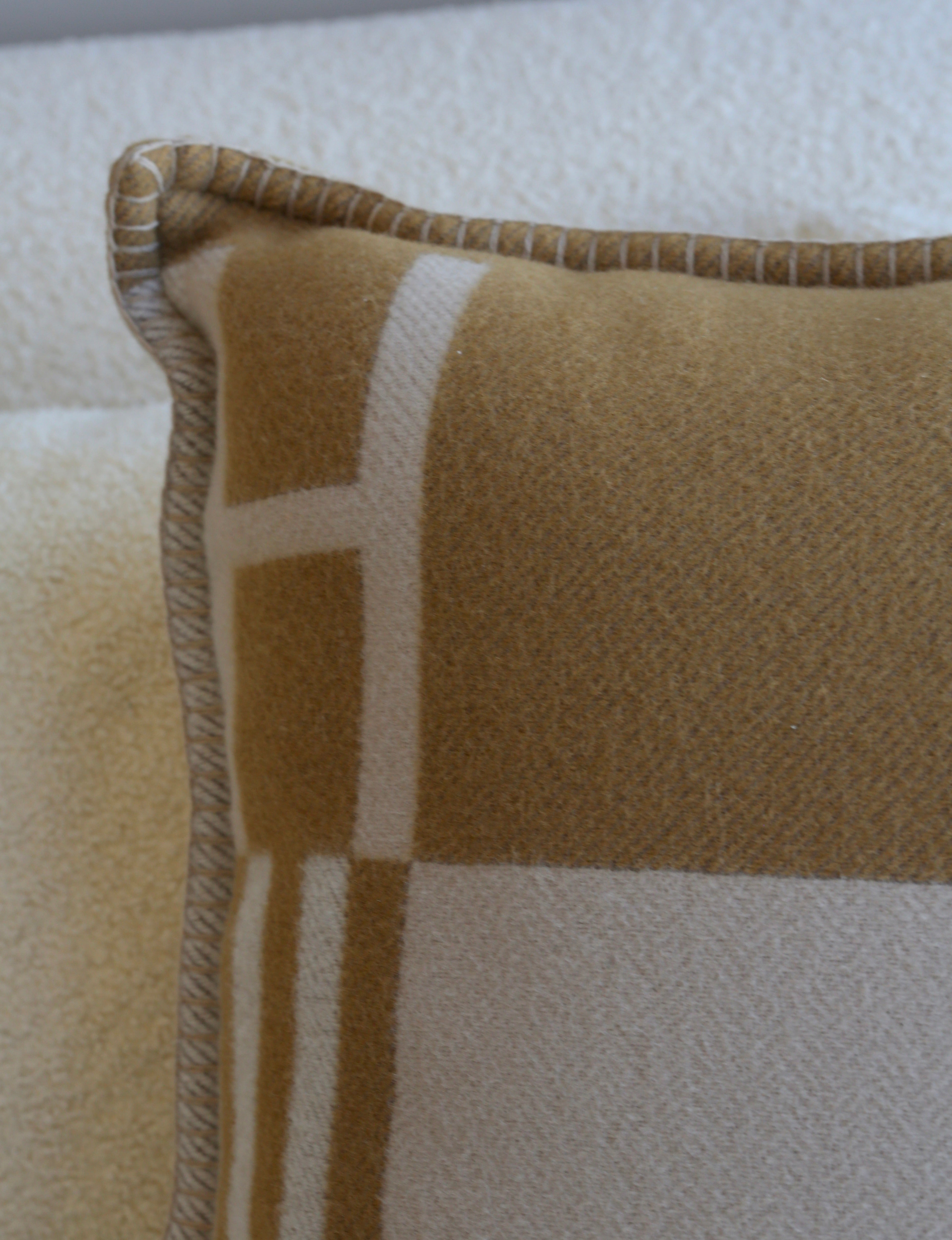 HERMÈS AVALON PILLOW DARK JAUNE