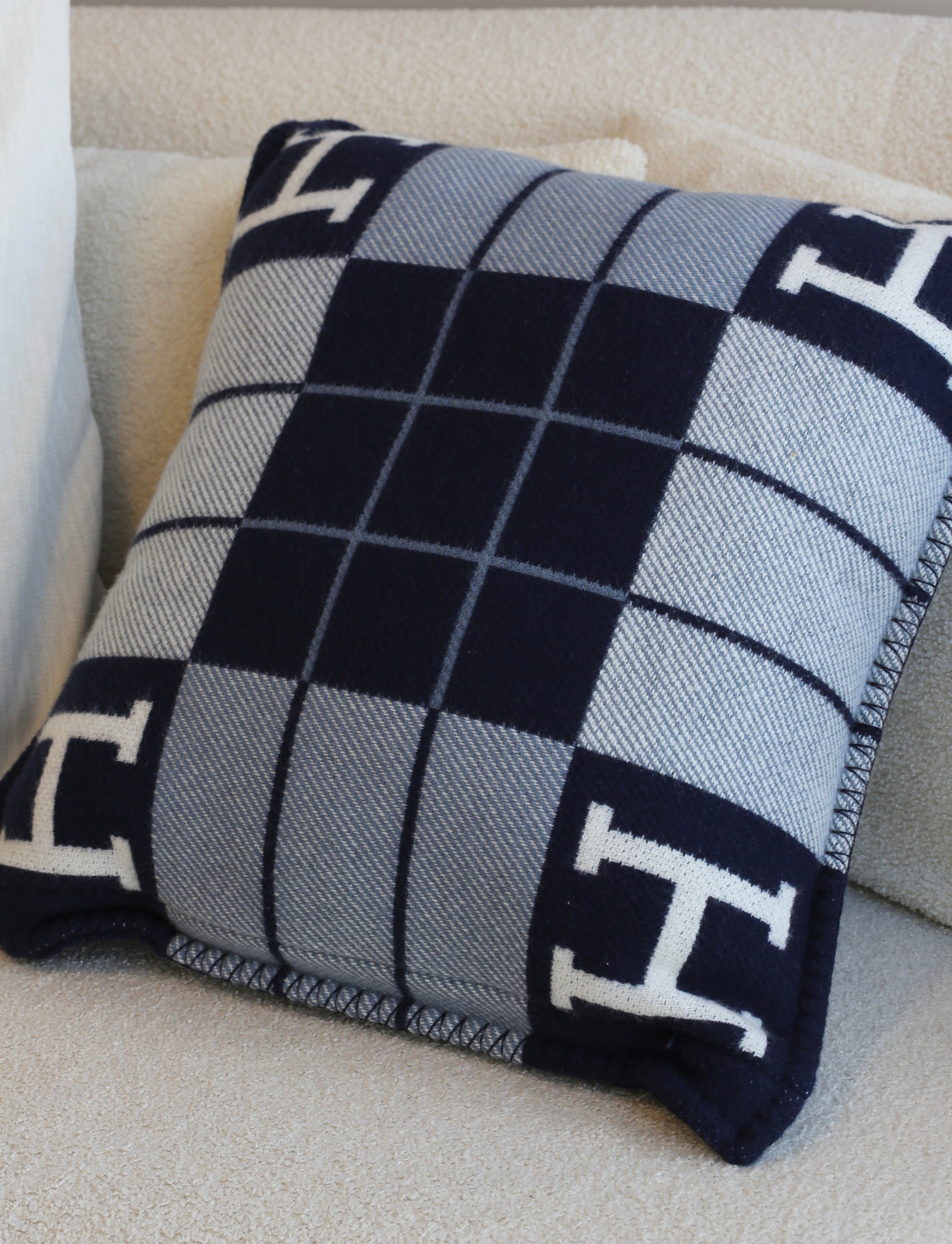 HERMÈS AVALON III PILLOW BLEU