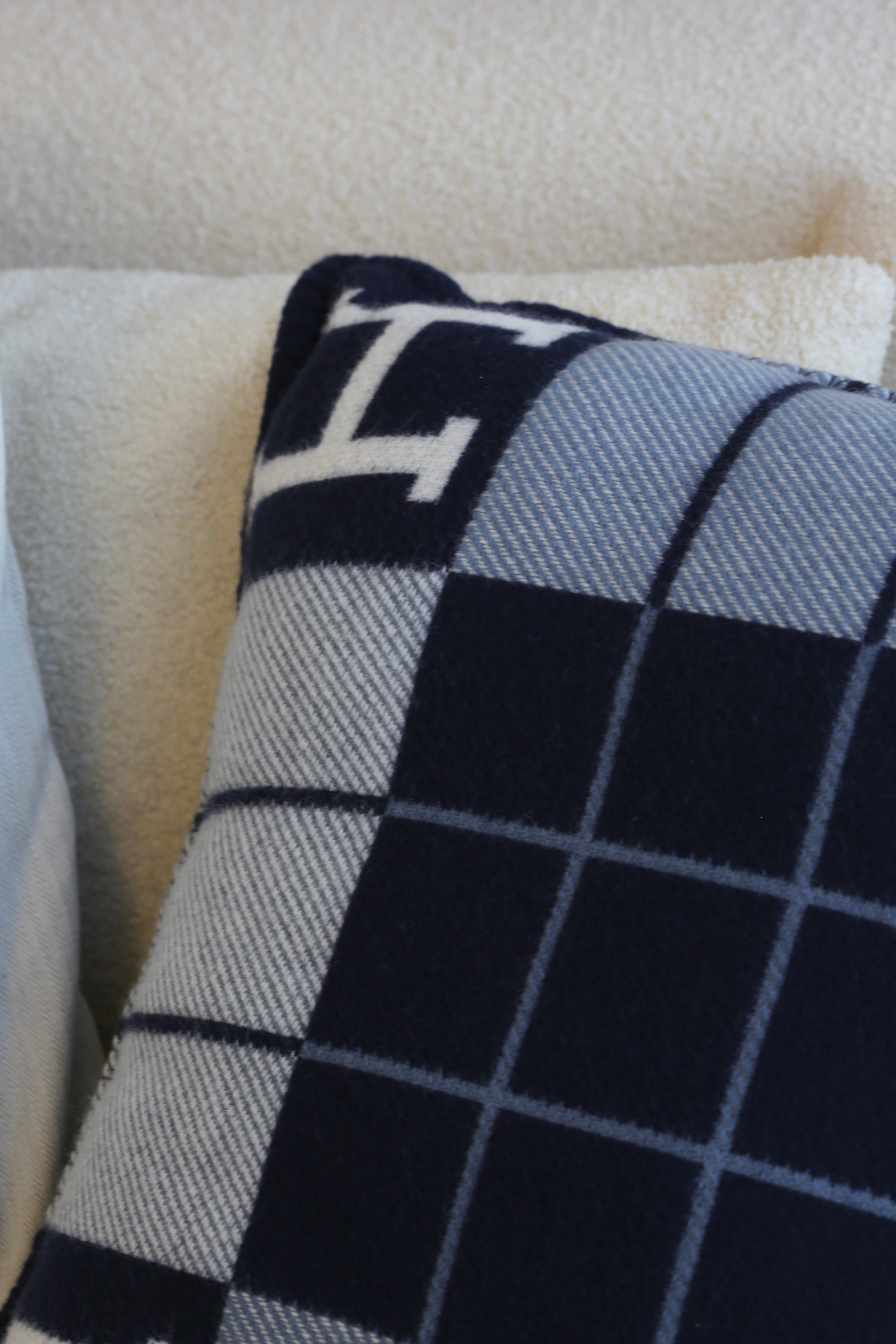 HERMÈS AVALON III PILLOW BLEU