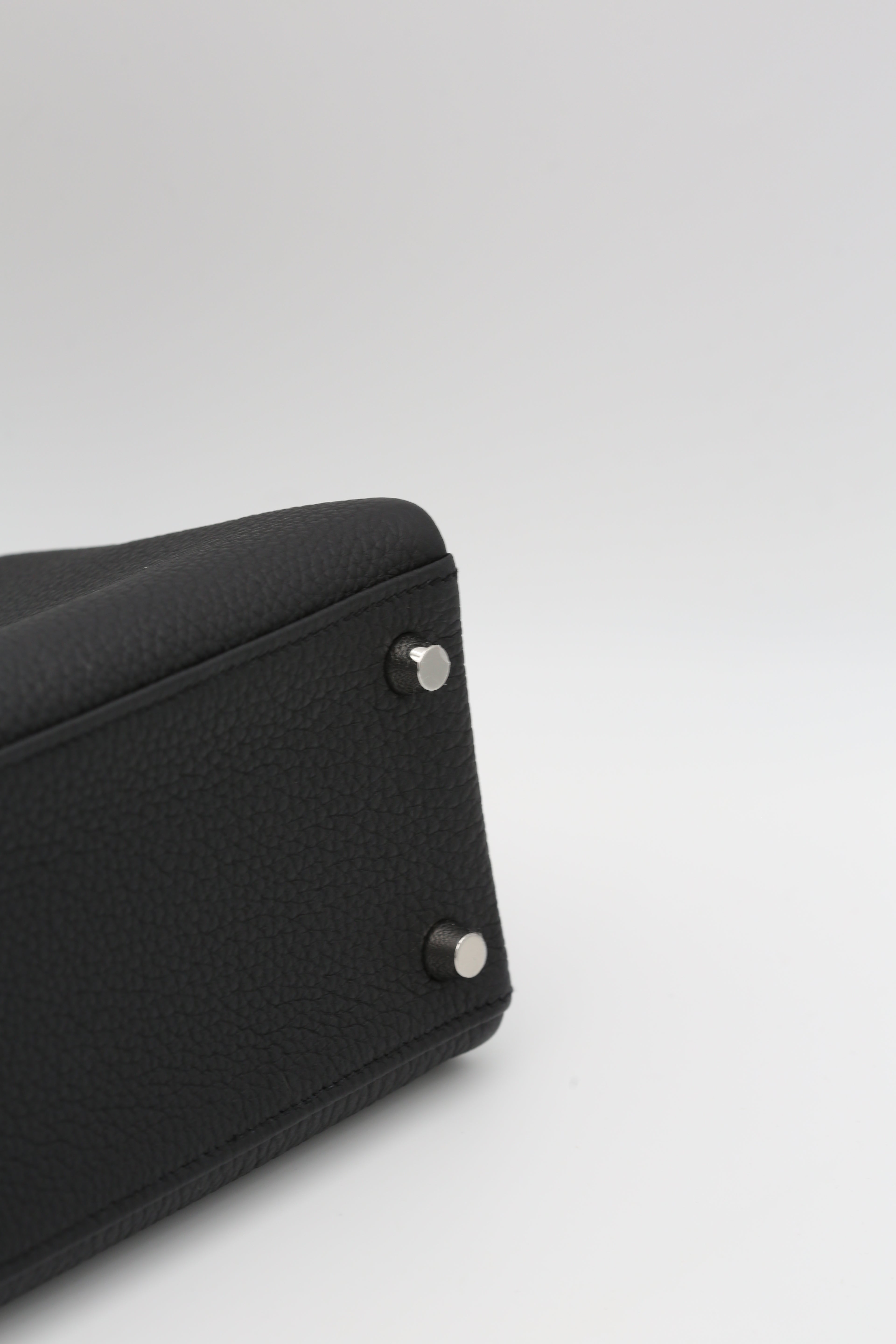 HERMÈS KELLY25 NOIR TOGO SILVER HARDWARE G STAMP