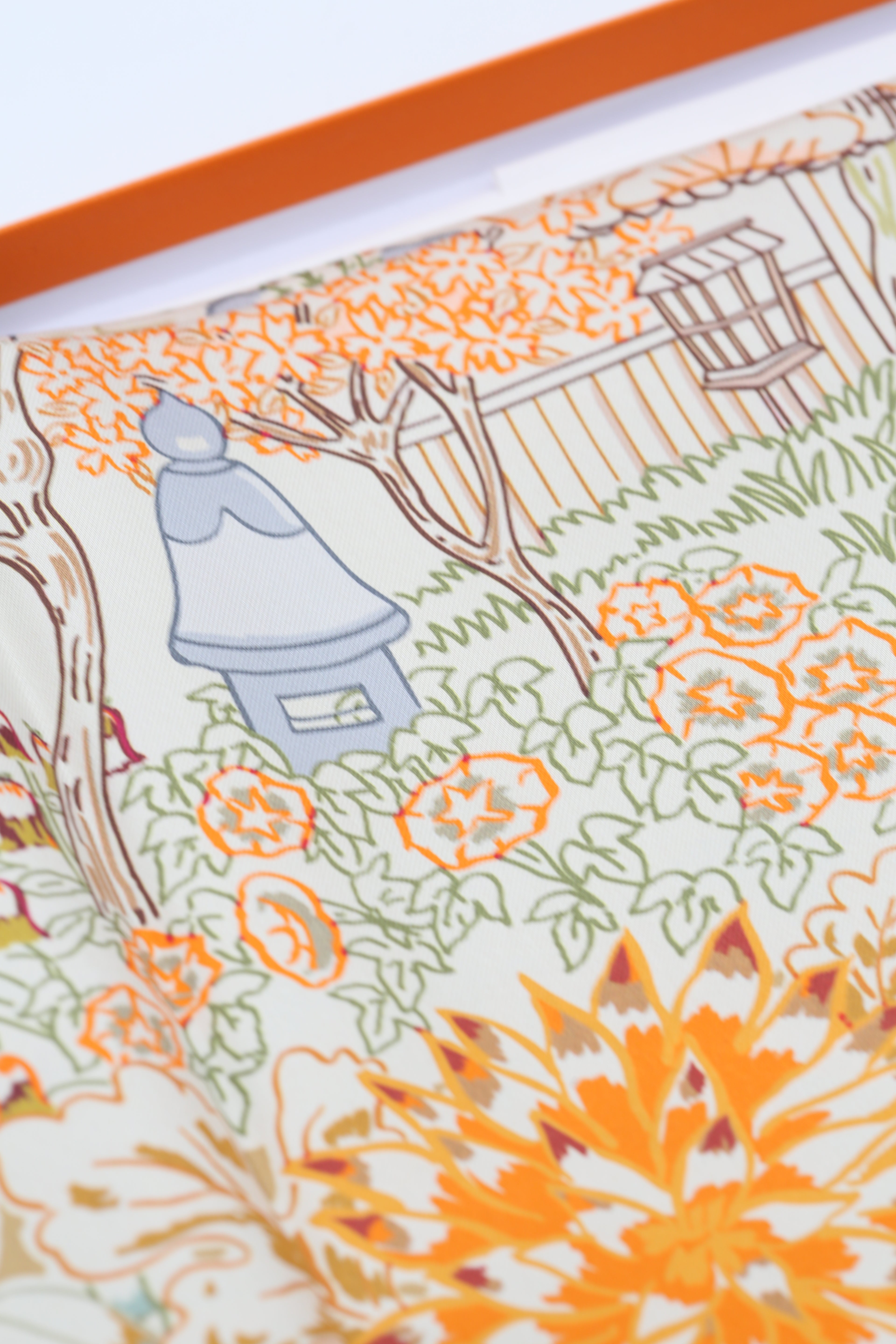 HERMÈS SCARF 90X90 CARRE DOUBLE FACE MILLE FEUILLES DE S01 CF/ORANGE/GRIS PERLE/