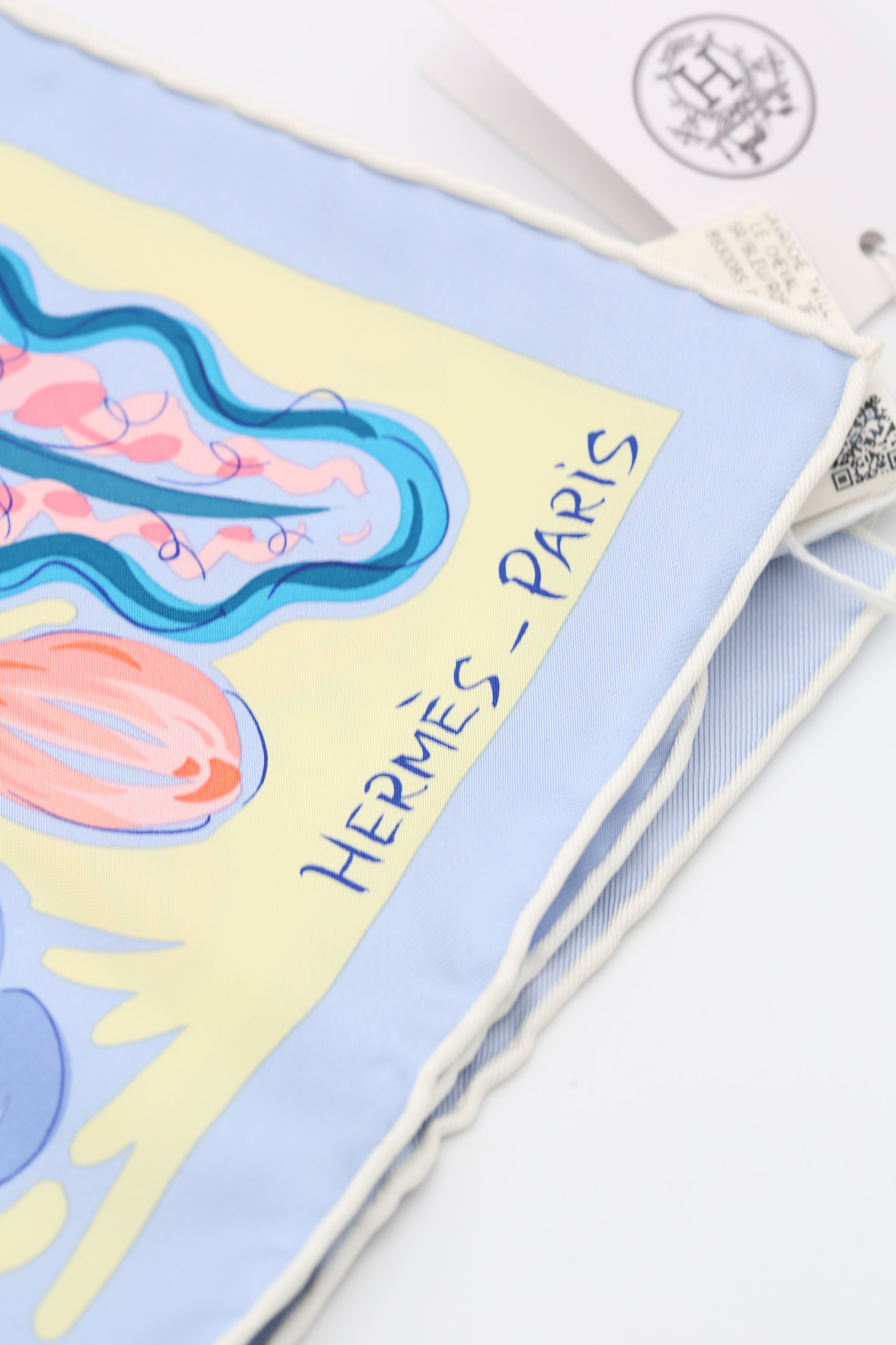 HERMÈS SCARF 45X45 GAVROUCHE TWILL LE CHEVAL DE KAZUMI SR/BLEU/ROSE/JAUNE PA