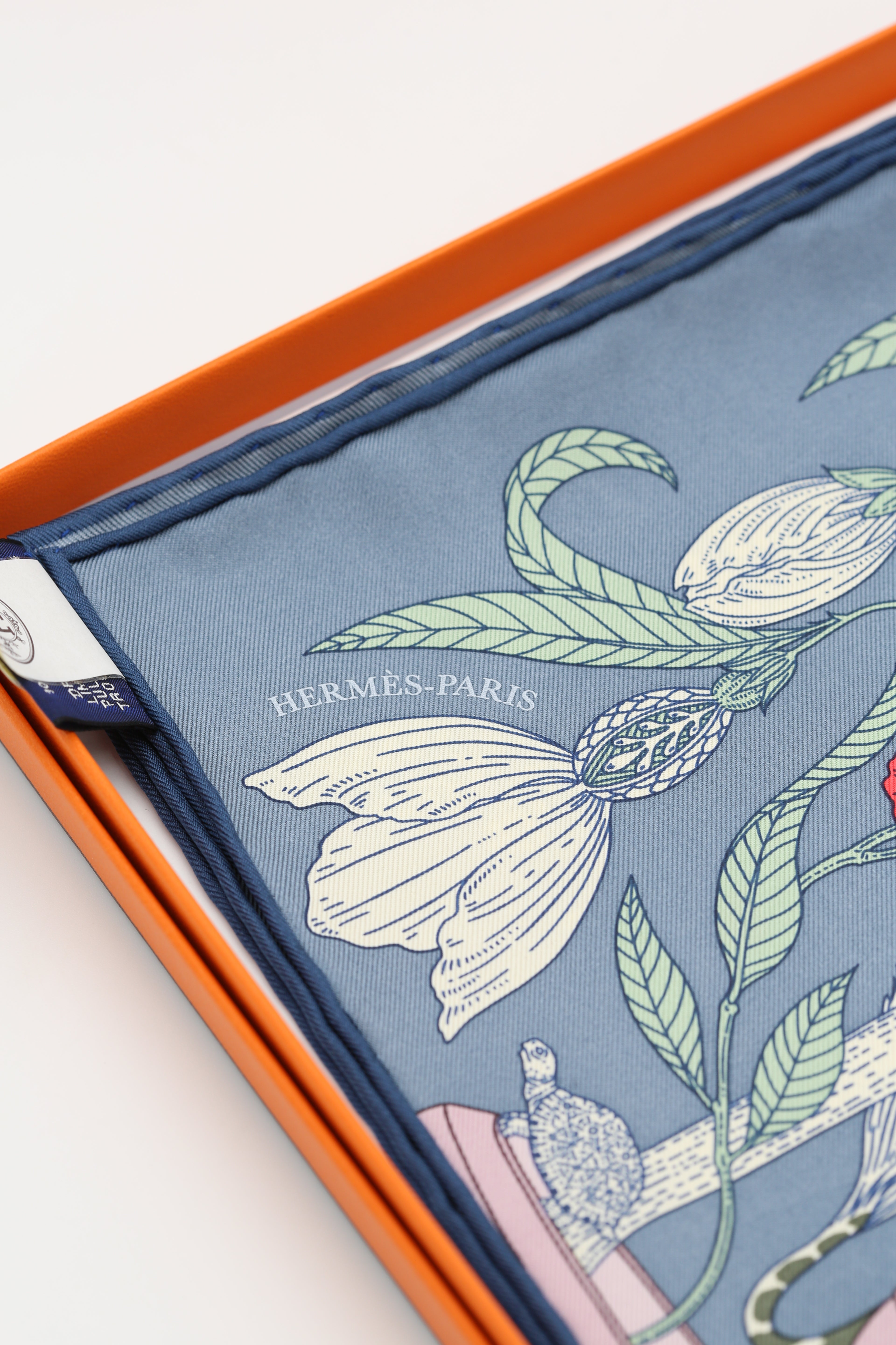 HERMÈS SCARF 45X45 CAVROCHE TWILL PRECIOUS PARADISE DET AL/BLEU GROS/VIEUX R0