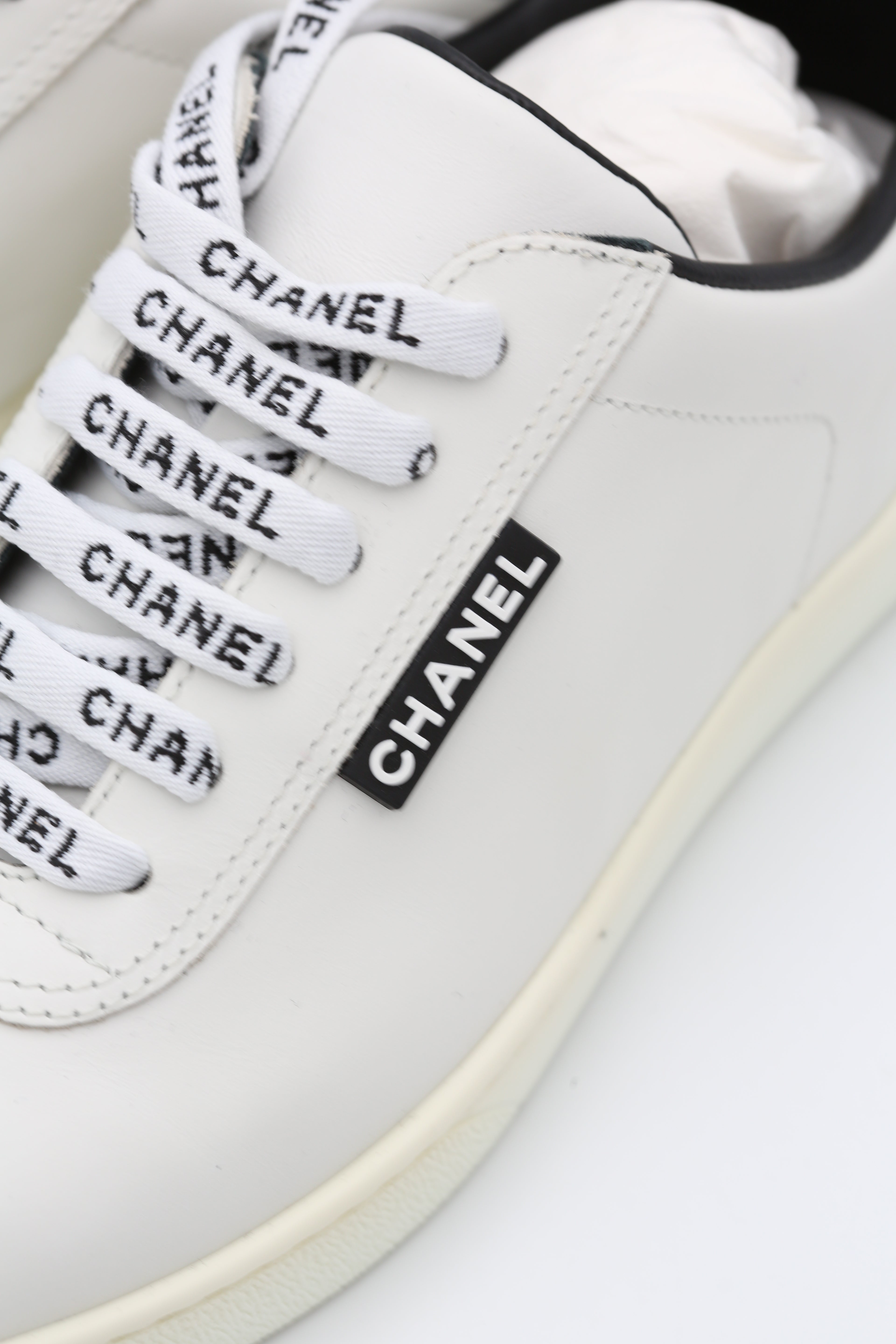 CHANEL WHITE SNEAKERS SIZE 35.5