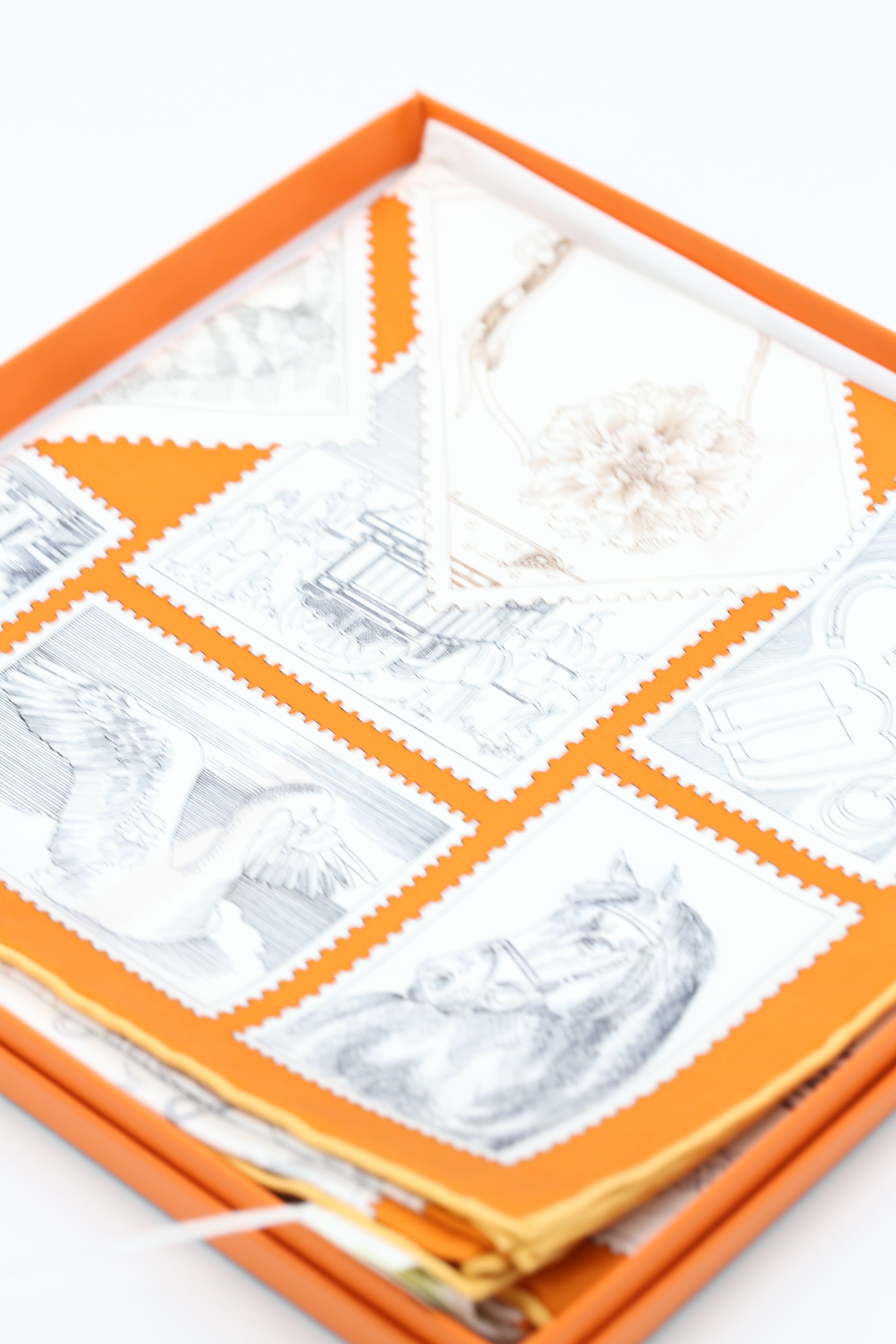 HERMÈS SCARF 90X90 WHITE & ORANGE