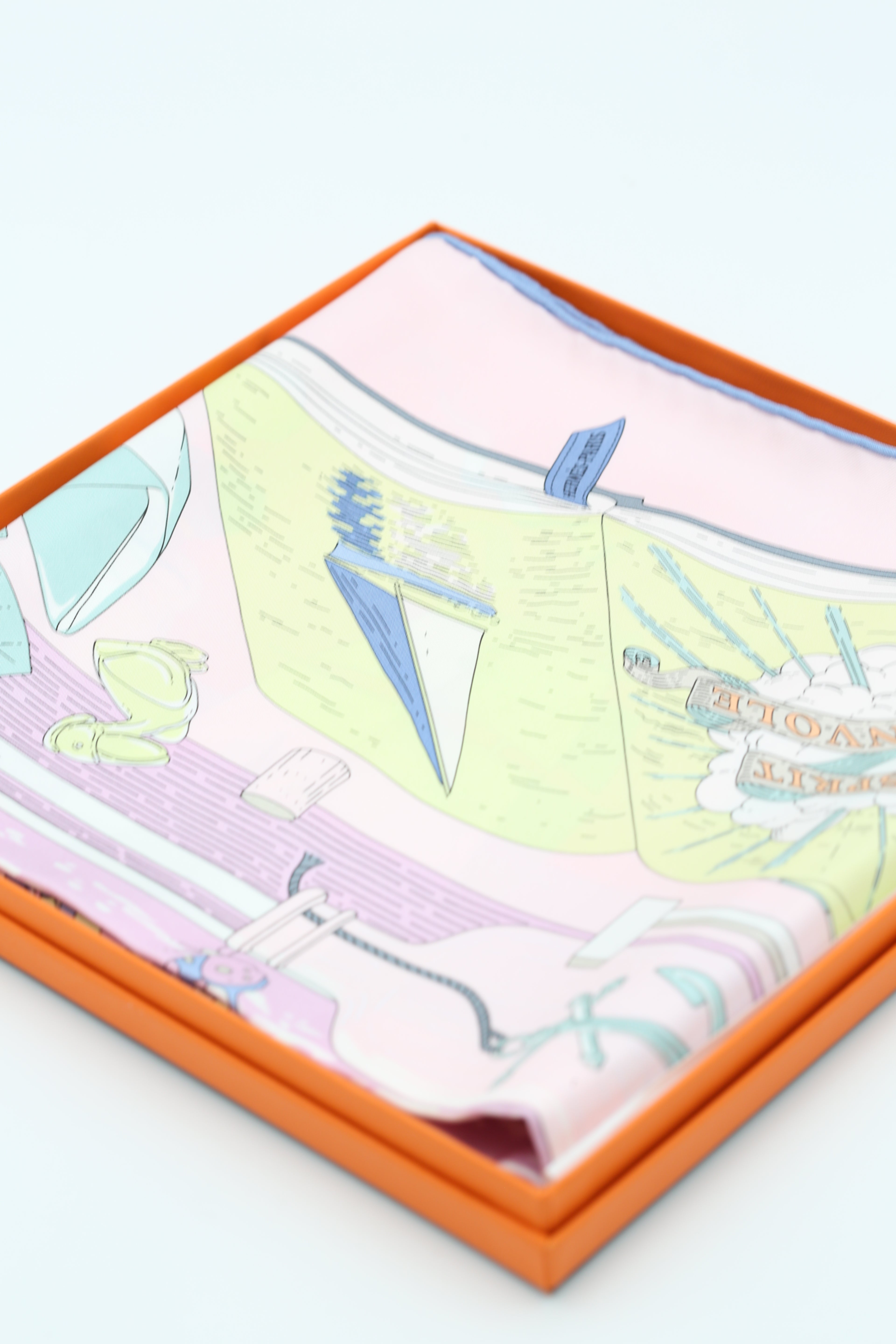 HERMÈS SCARF 90X90 PINK & LIGHT GREEN
