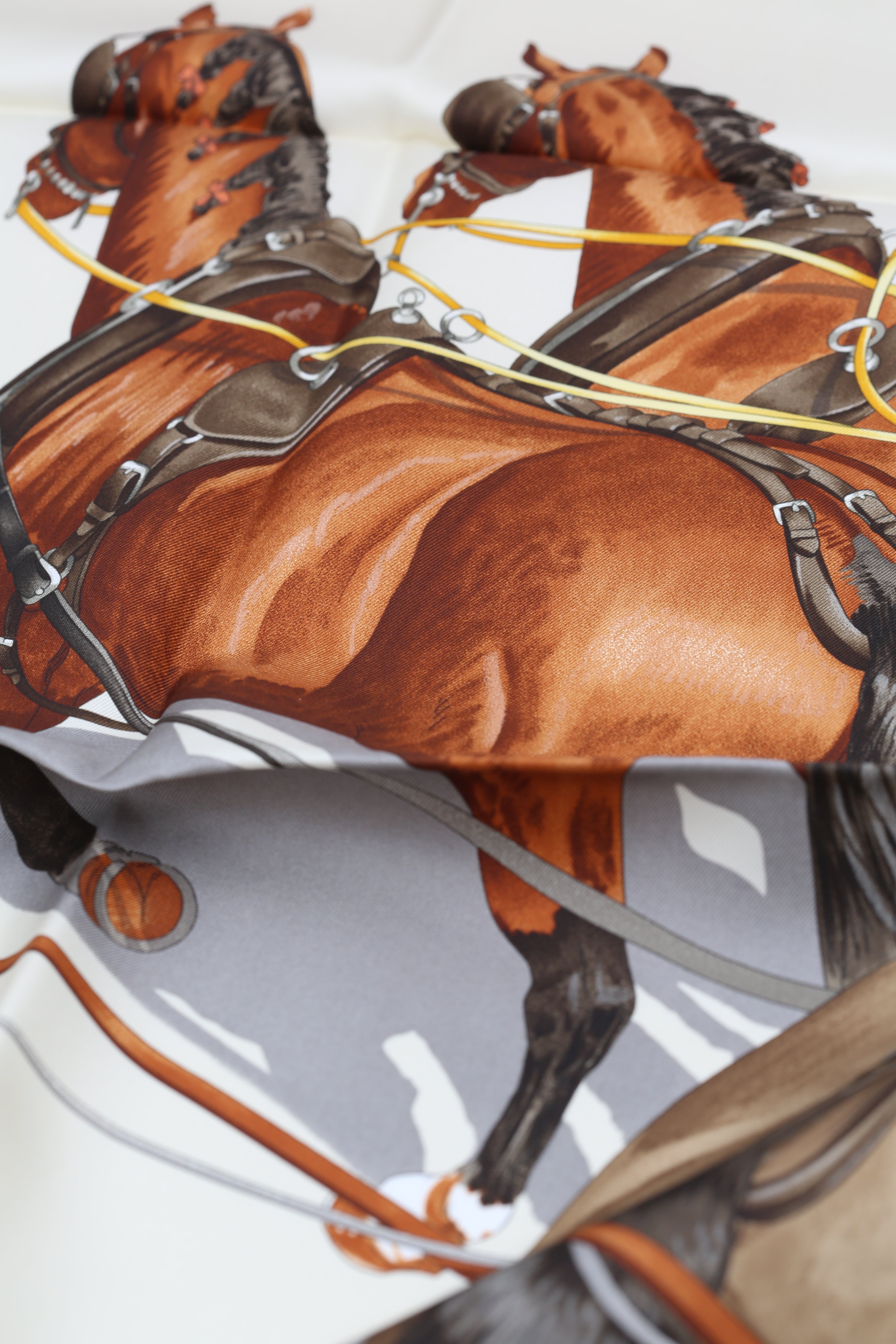 HERMÈS SCARF 90X90 BEIGE & BROWN