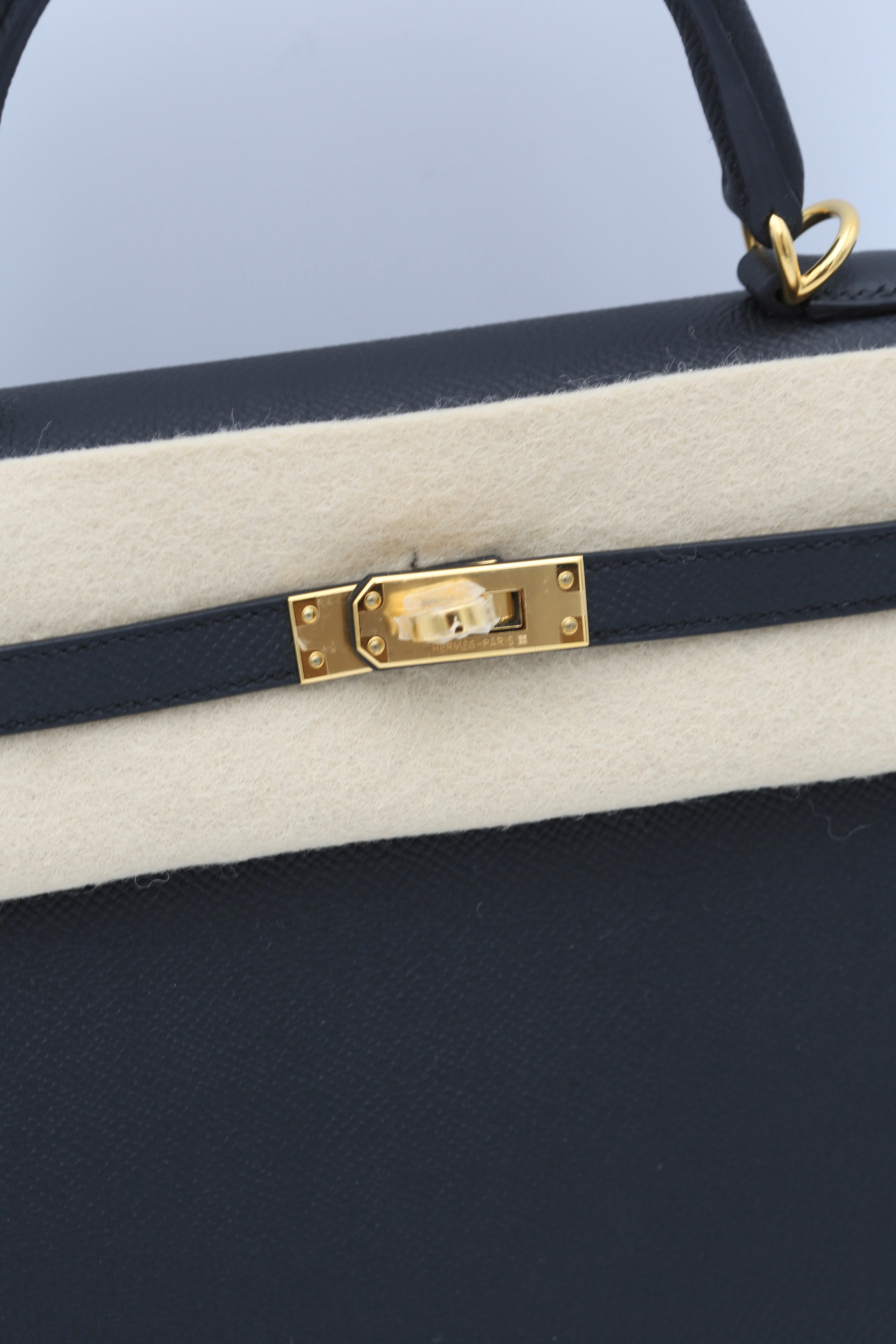 HERMÈS KELLY25 BLACK EPSOM SELLIER GOLD HARDWARE G STAMP