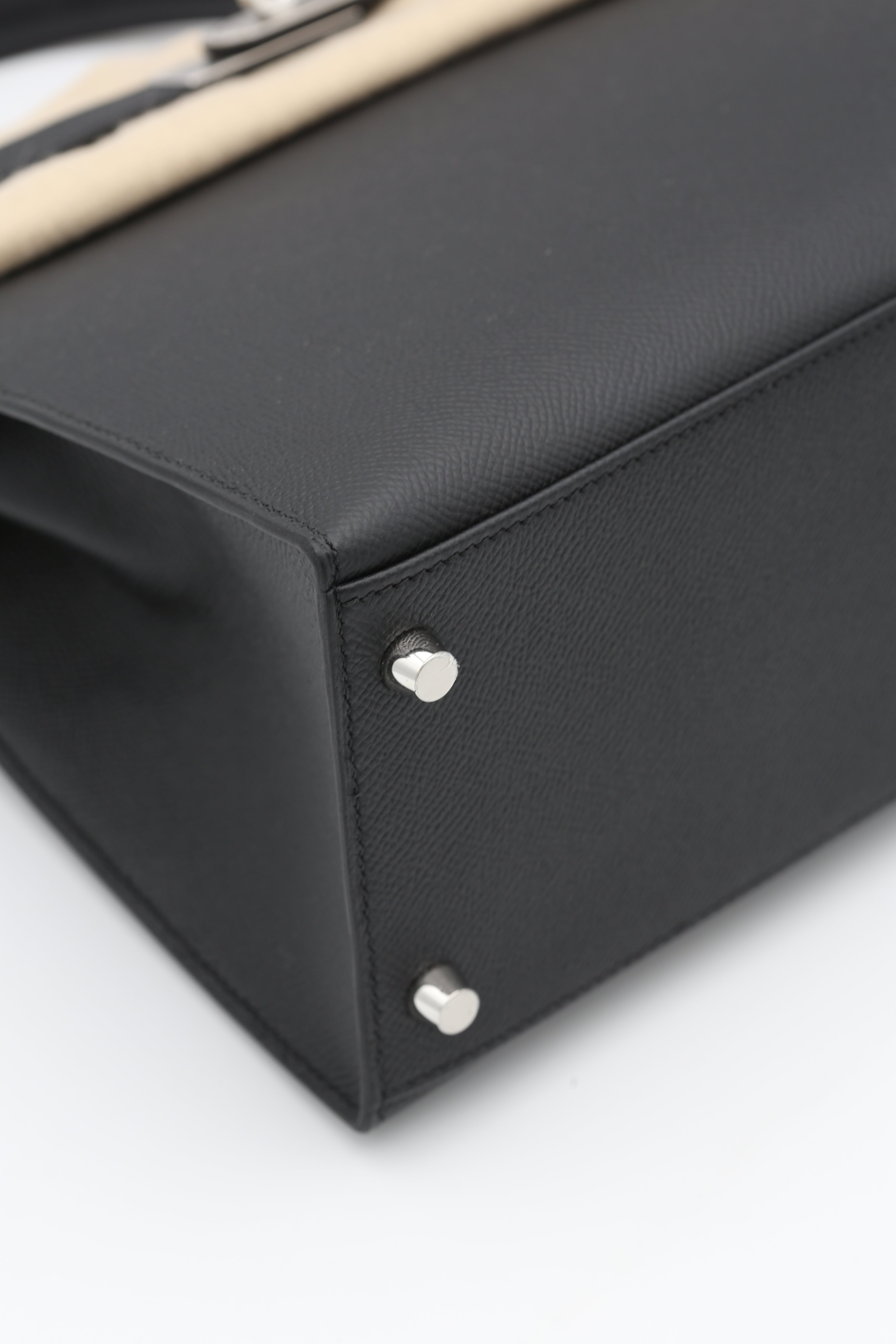 HERMÈS KELLY28 NOIR EPSOM SELLIER SILVER HARDWARE G STAMP