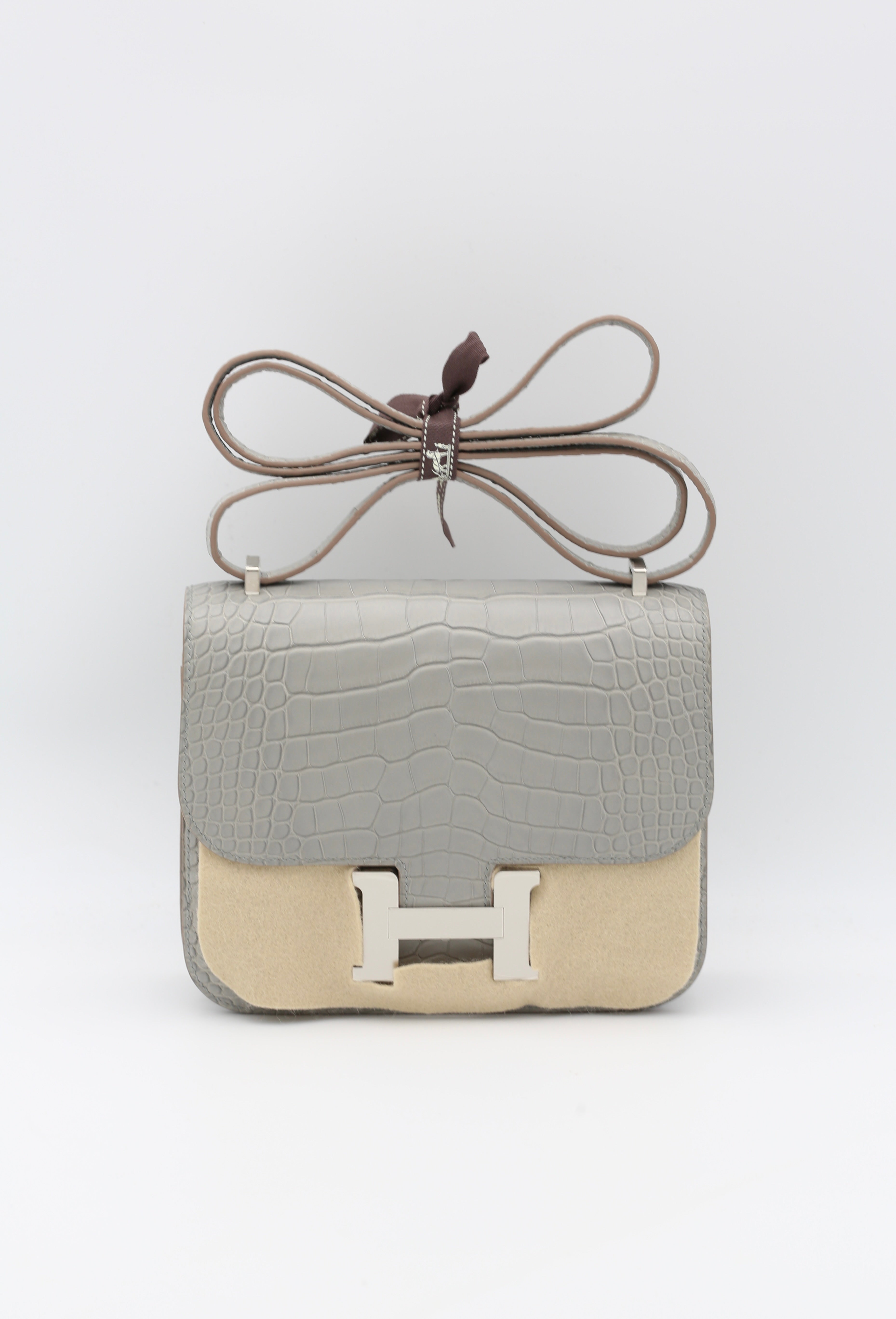 HERMÈS CONSTANCE 18 MATTE ALLIGATOR GRIS PERLEE SILVER HARDWARE B STAMP