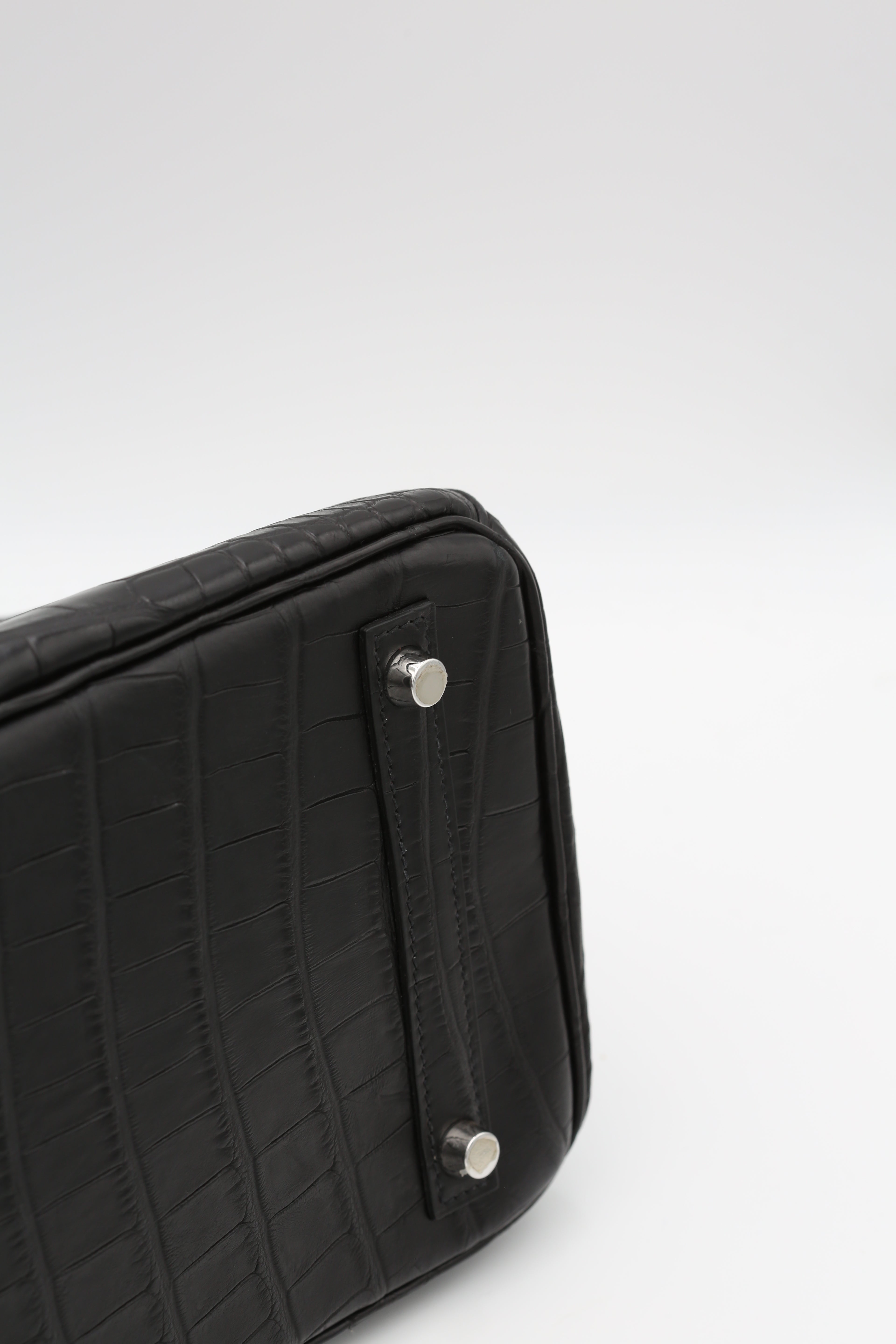 HERMÈS BIRKIN30 NOIR MATTE ALLIGATOR SILVER HARDWARE SQUARE O STAMP