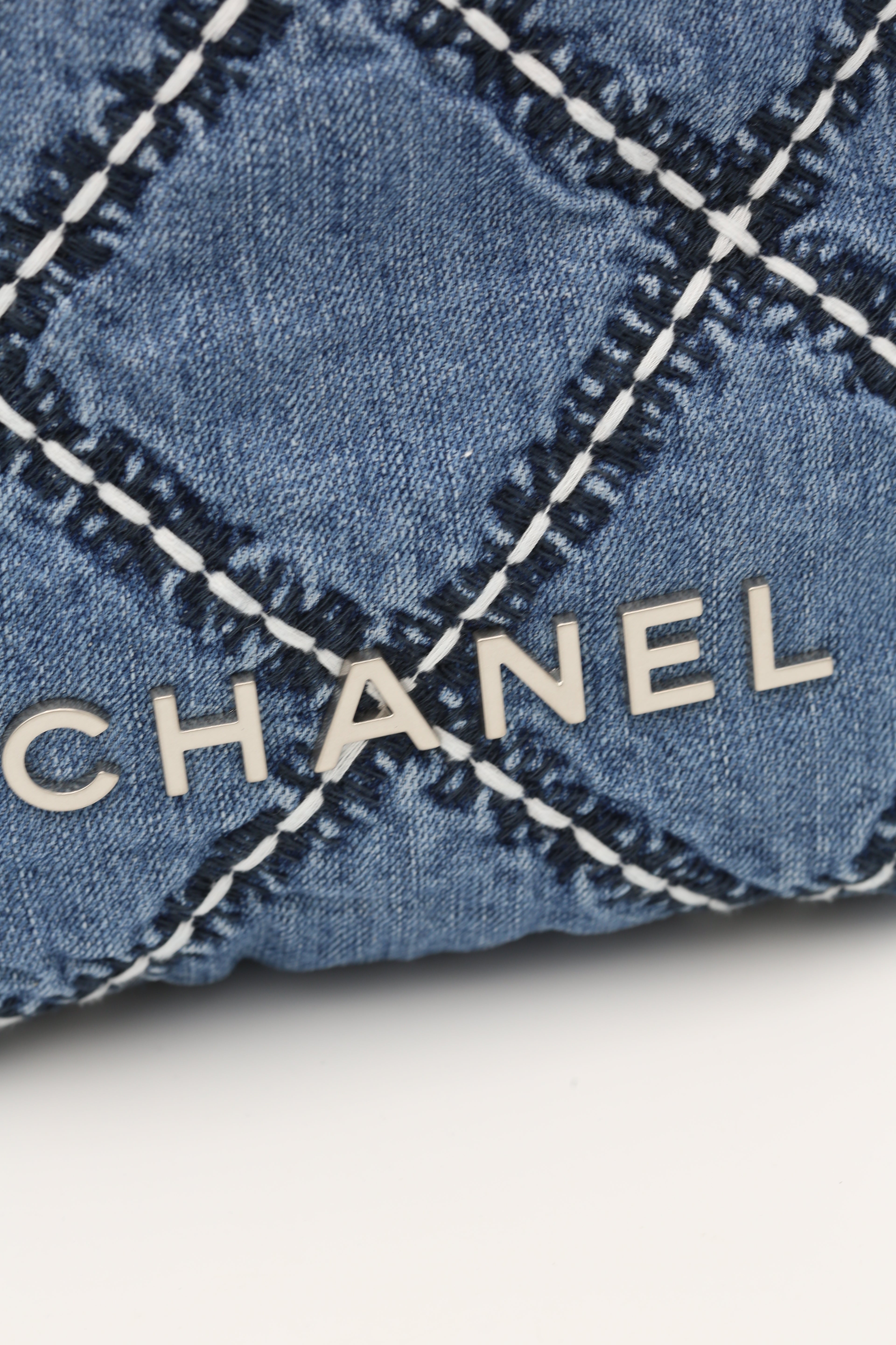 CHANEL 22 MINI HANDBAG BLUE & WHITE 24P