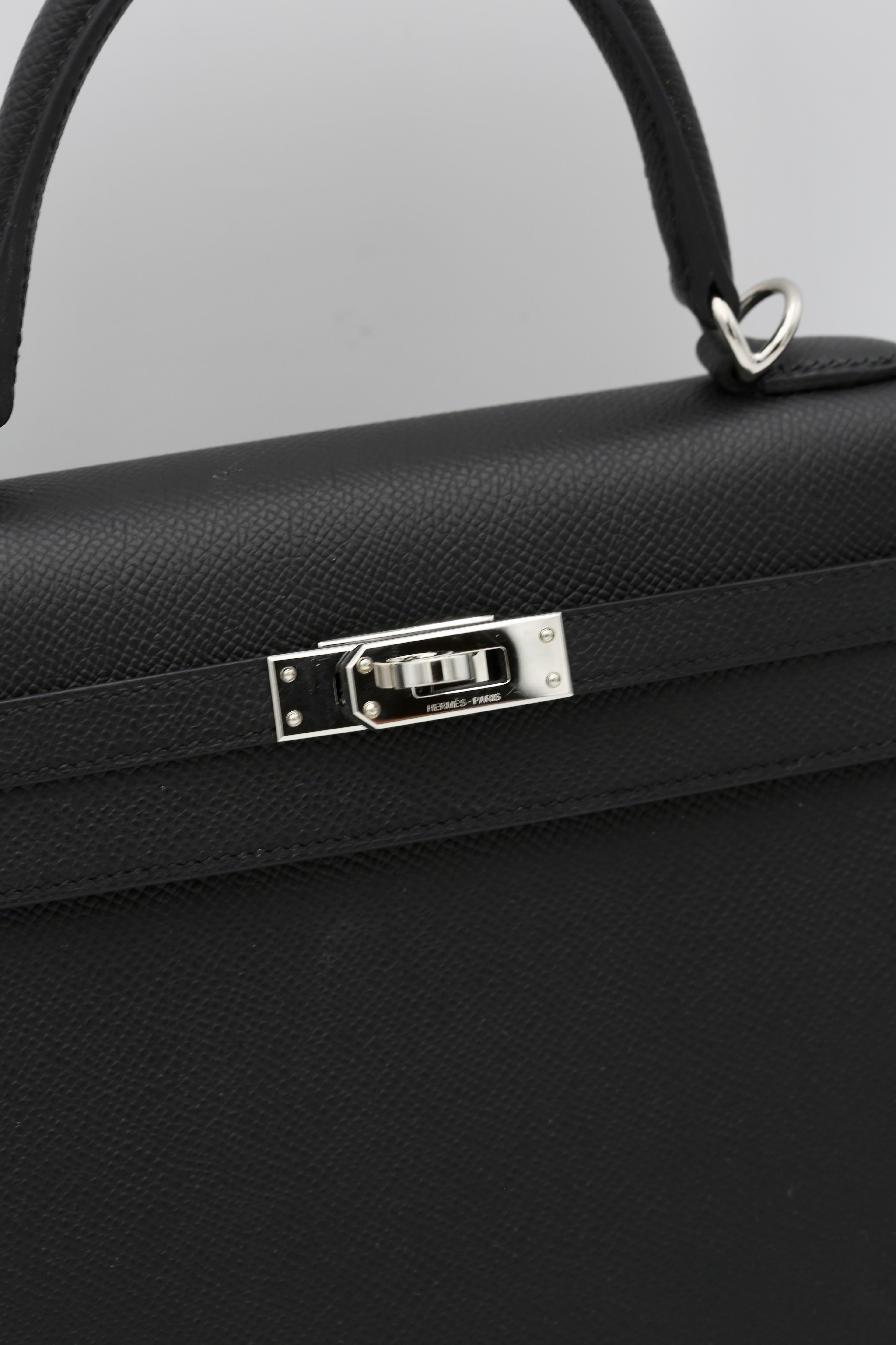 HERMÈS KELLY25 BLACK EPSOM SELLIER SILVER HARDWARE G STAMP