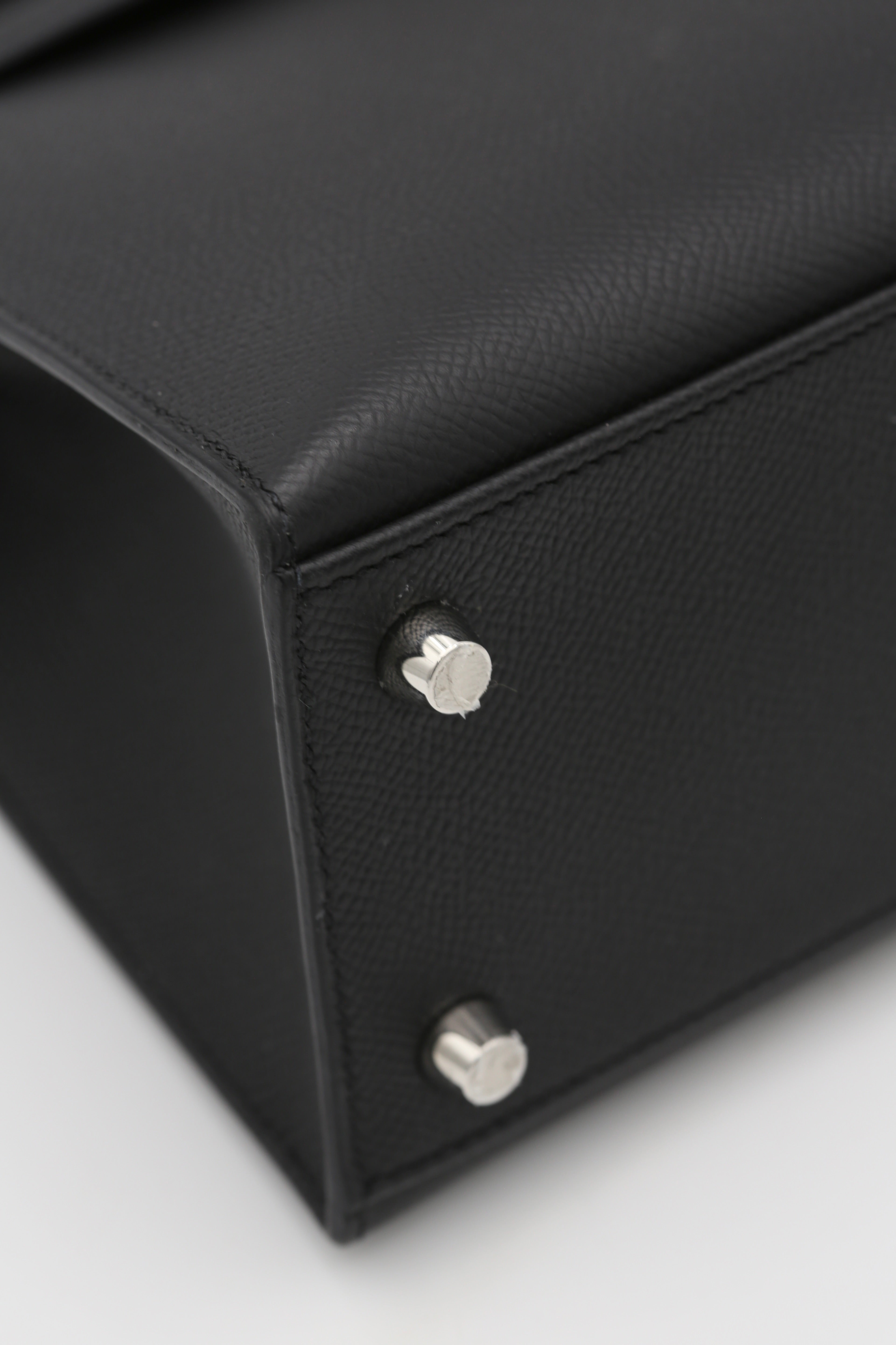 HERMÈS KELLY25 BLACK EPSOM SELLIER SILVER HARDWARE G STAMP
