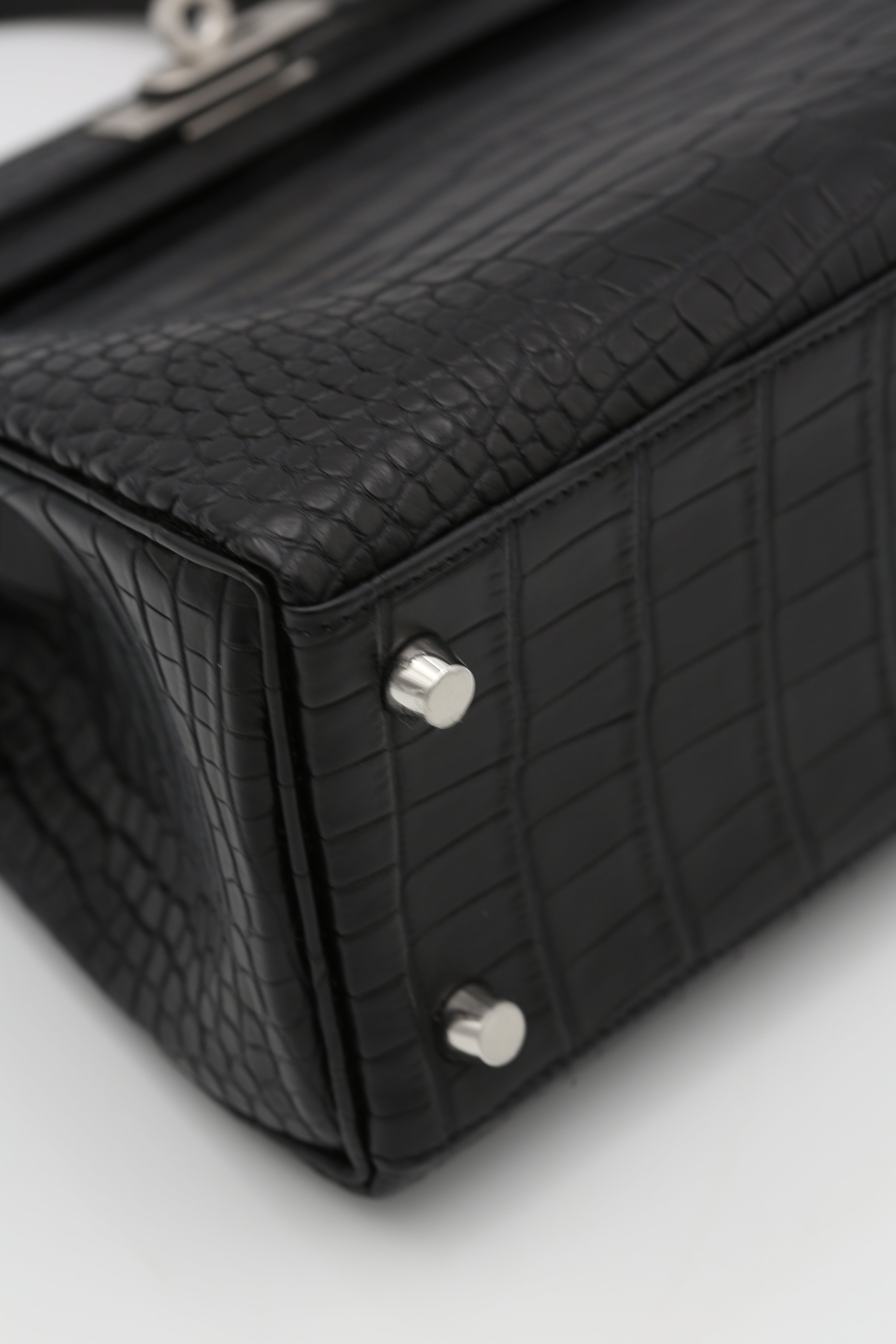 HERMÈS KELLY25 NOIR MATT MISSISSIPPI ALLIGATOR SILVER HARDWARE K STAMP