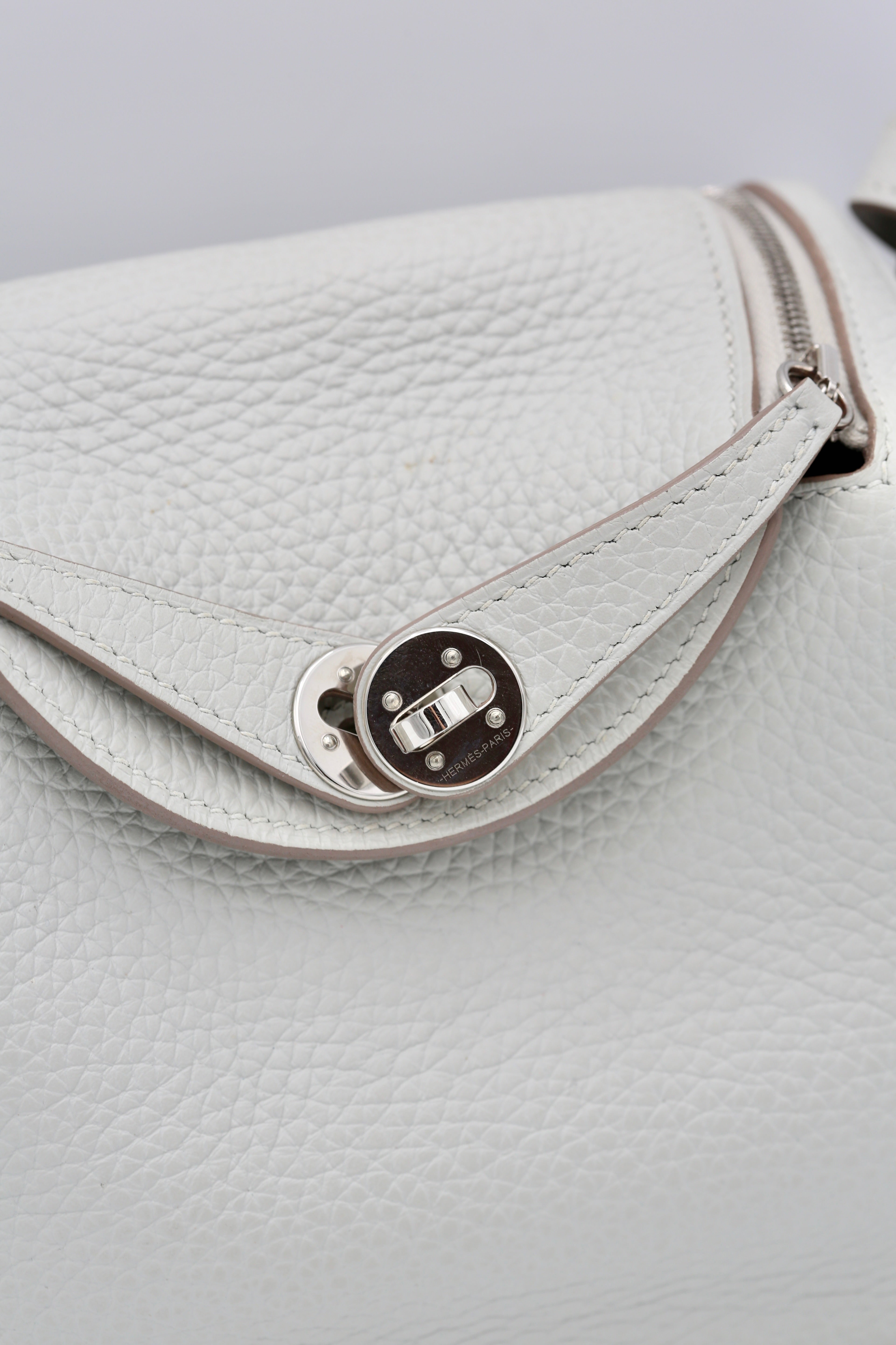 HERMÈS MINI LINDY GRIS PERLE TAURILLON CLEMENCE SILVER HARDWARE Y STAMP