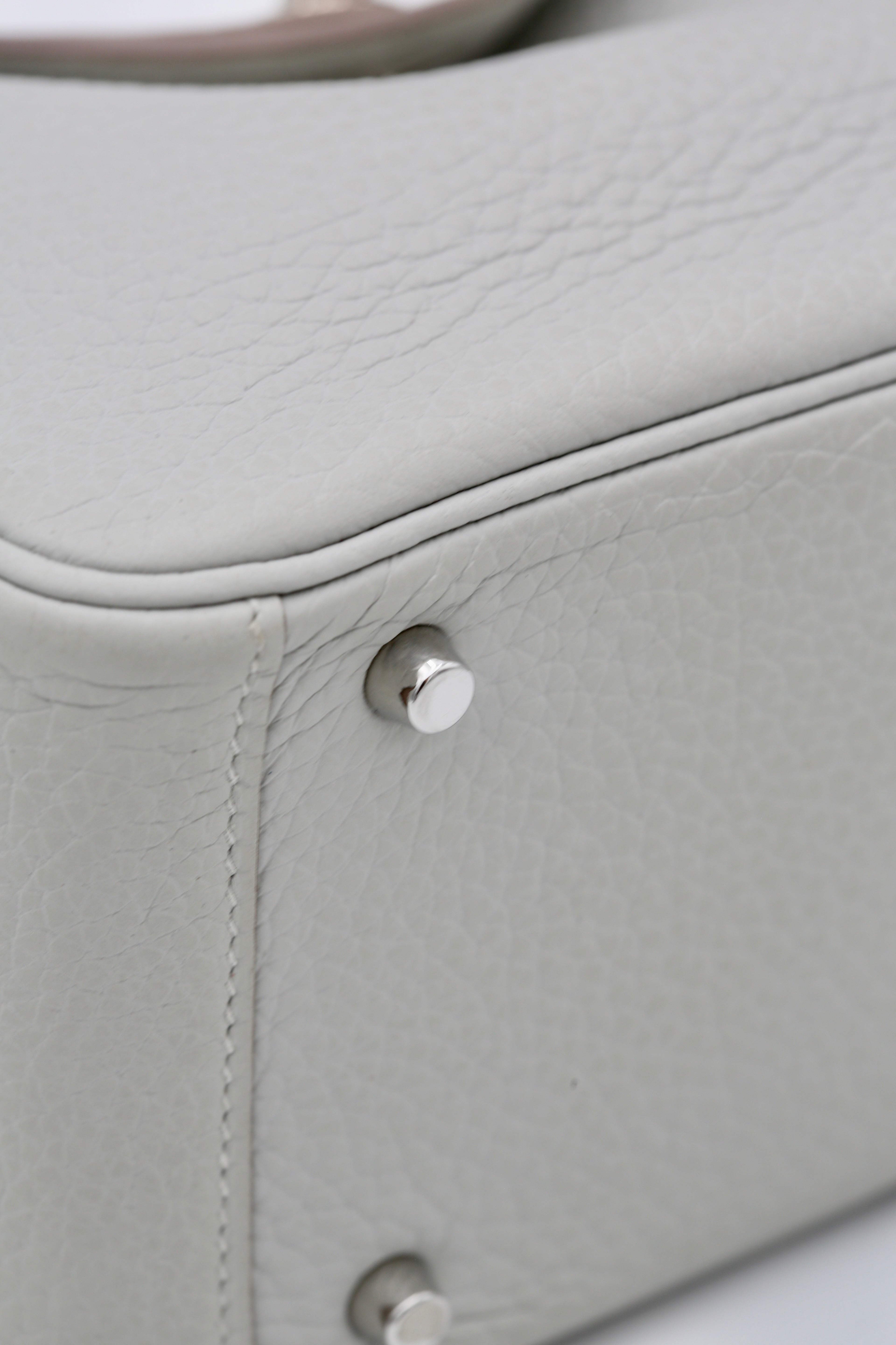 HERMÈS MINI LINDY GRIS PERLE TAURILLON CLEMENCE SILVER HARDWARE Y STAMP