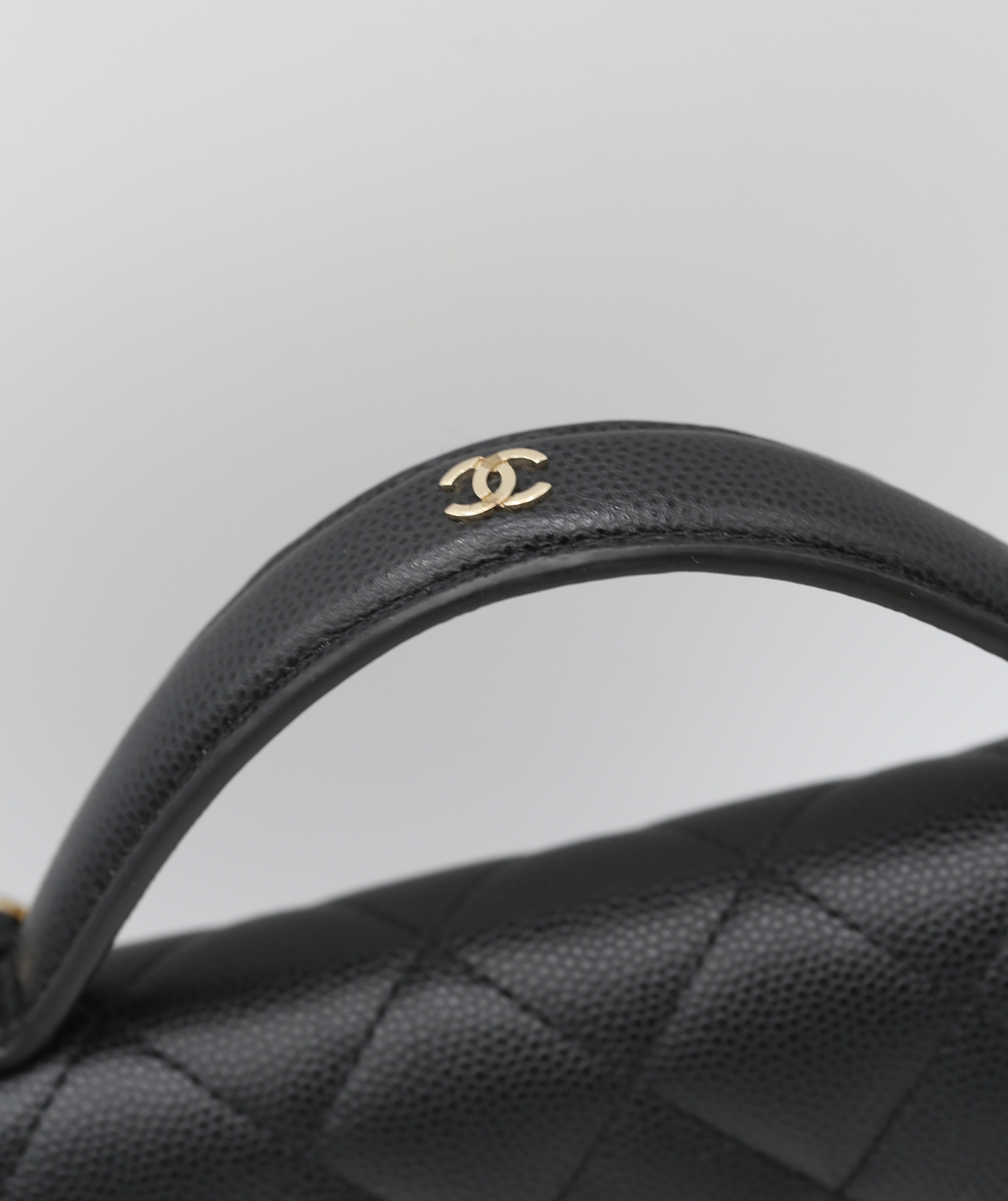 CHANEL 26C O-OTHER SHAPE WITH CHAIN BLACK GOLD