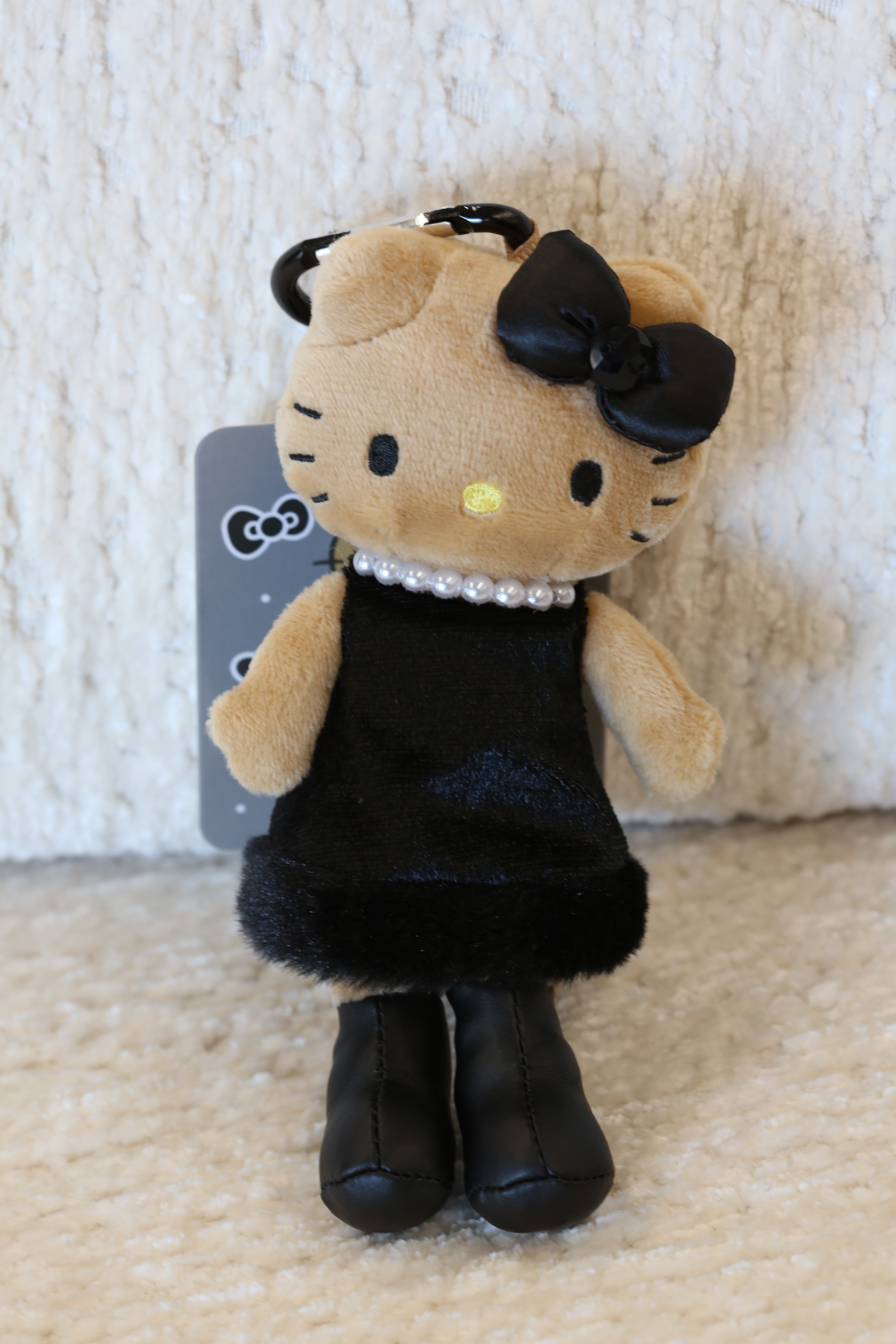 HELLO KITTY STYLE UP LONG-LEG BAG CHARM CAMEL & BLACK
