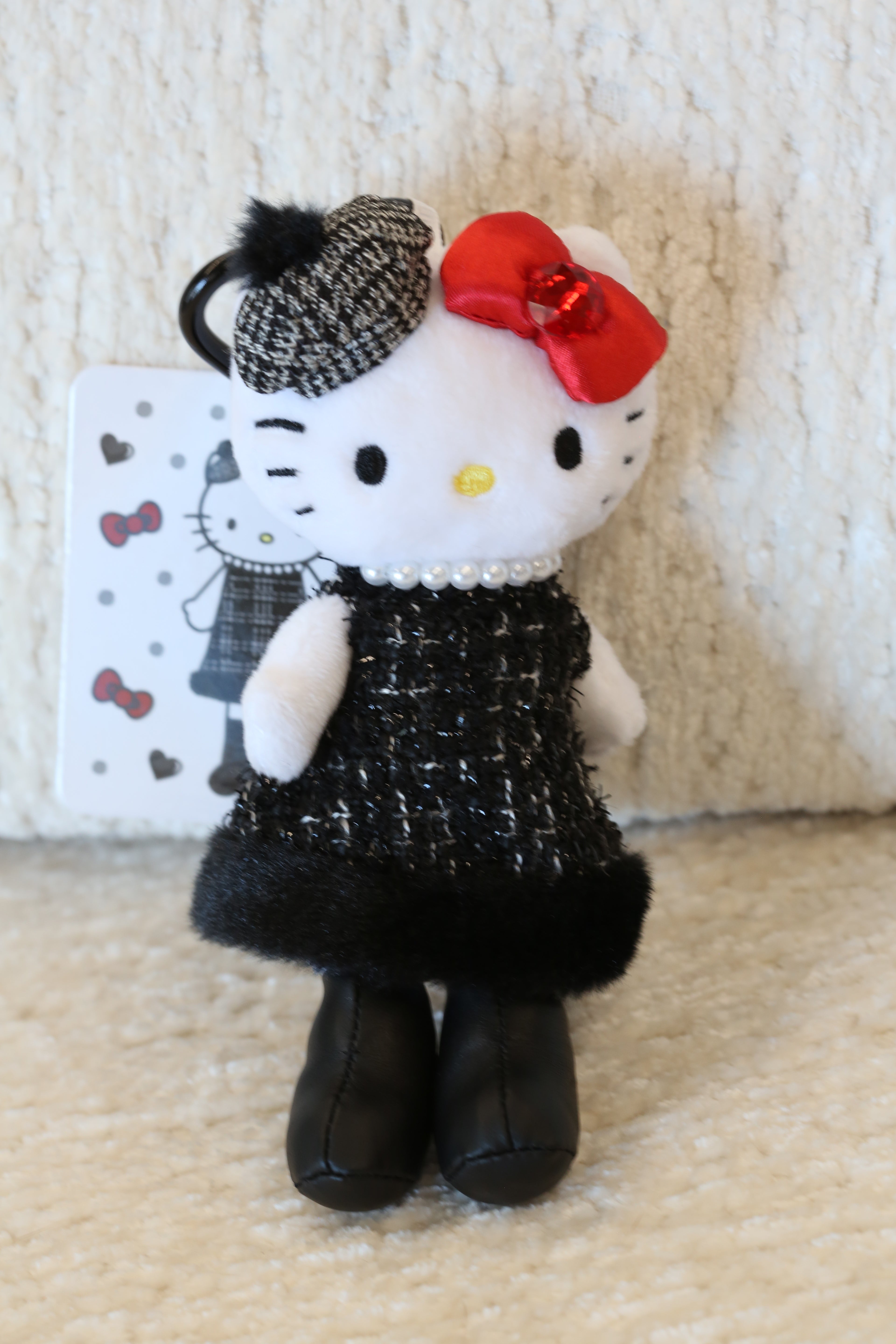 HELLO KITTY STYLE UP LONG-LEG BAG CHARM WHITE & BLACK