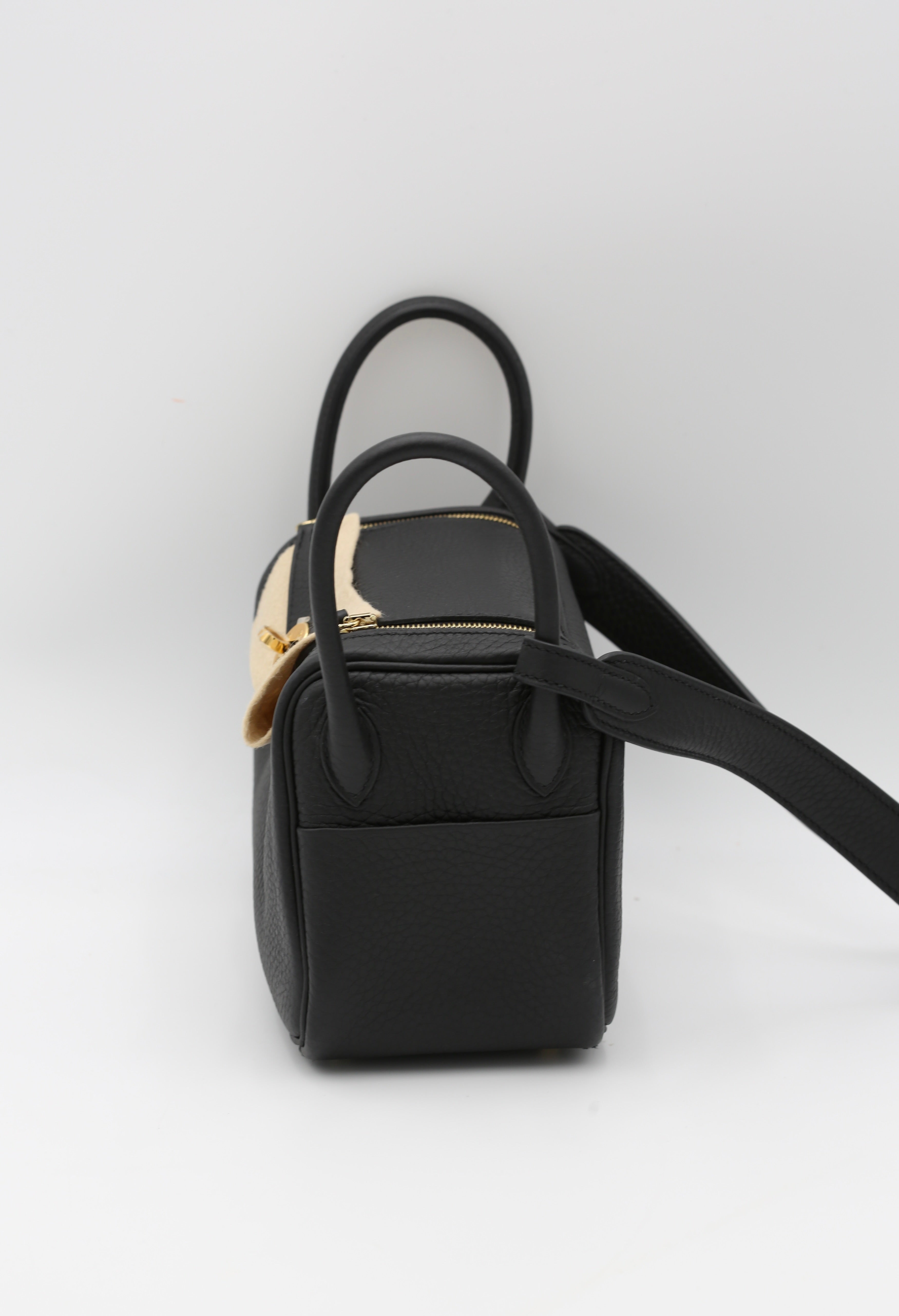 HERMÈS MINI LINDY NOIR CLEMENCE BULL CALFSKIN GOLD HARDWARE K STAMP