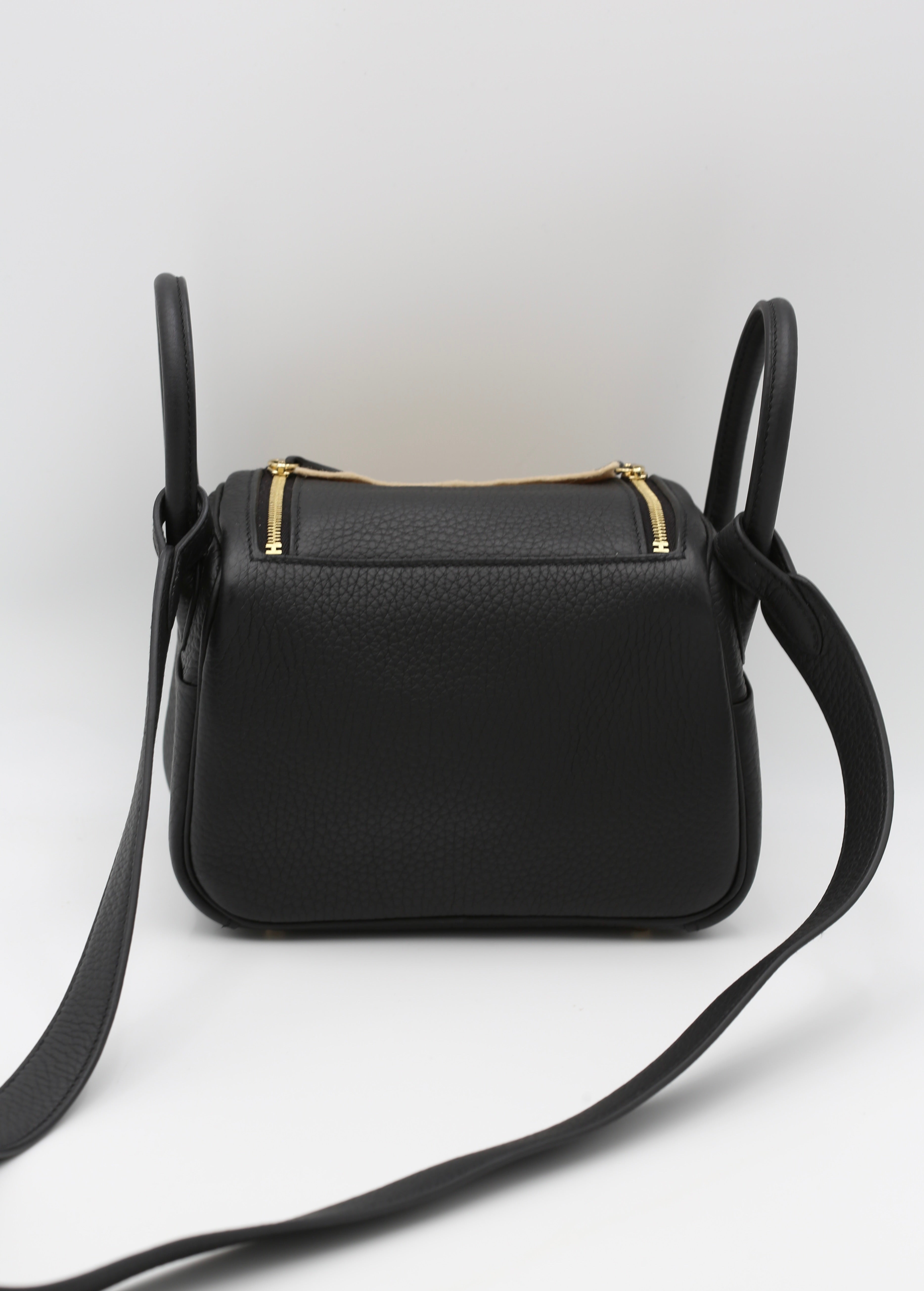 HERMÈS MINI LINDY NOIR CLEMENCE BULL CALFSKIN GOLD HARDWARE K STAMP