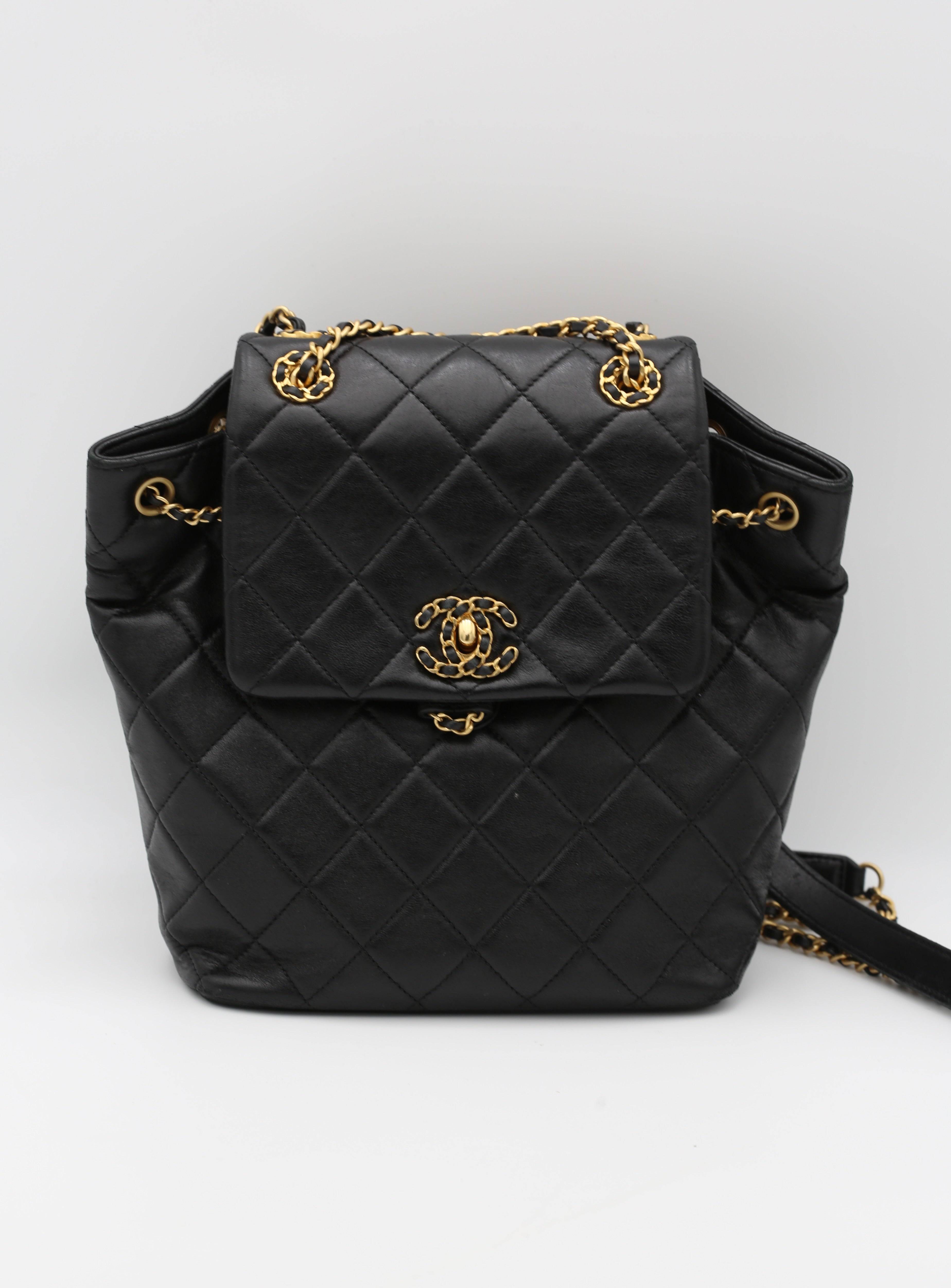 CHANEL BACKPACK BLACK GOLD HARDWARE