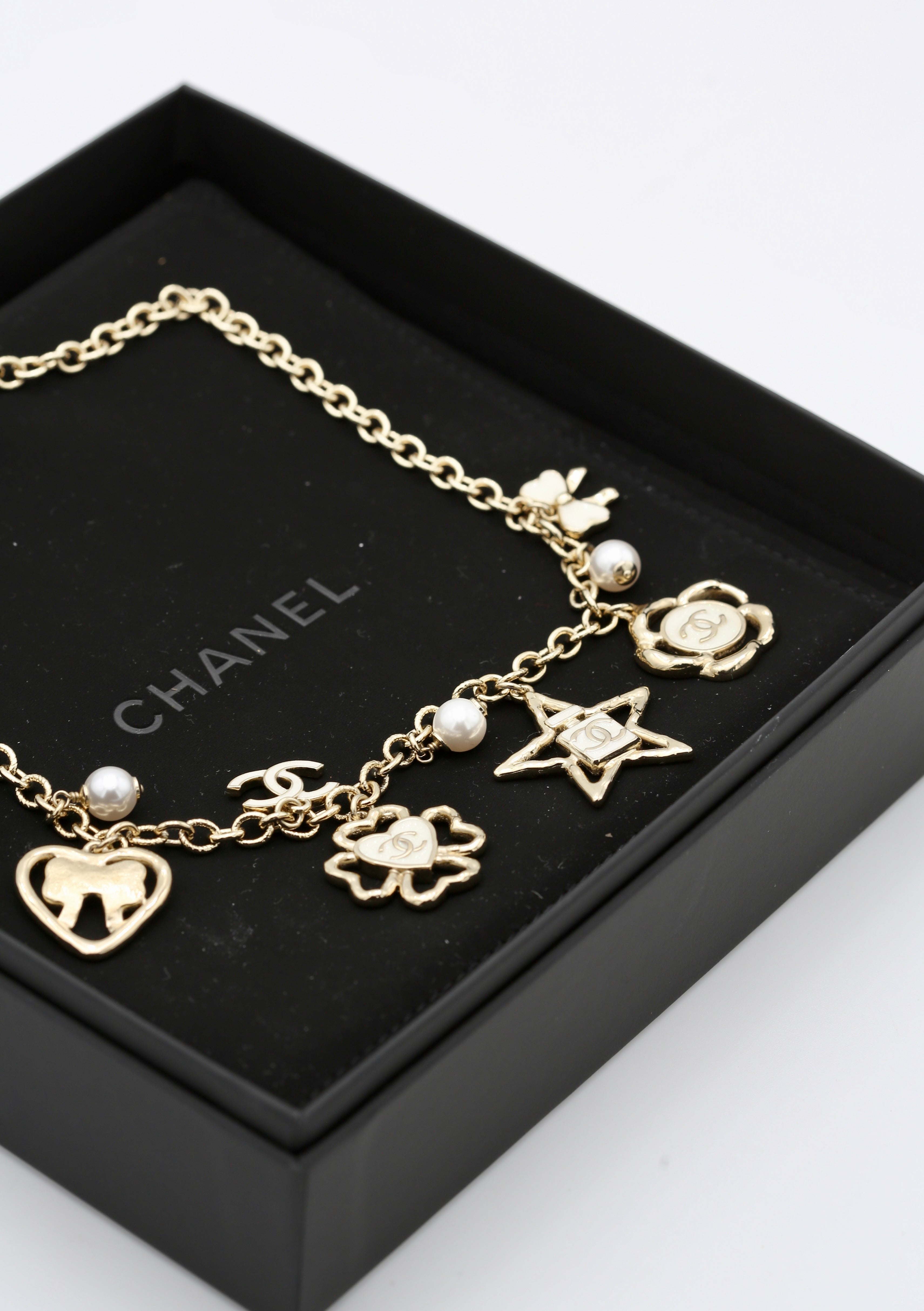 CHANEL VINTAGE CC PEARL & CHARM NECKLACE