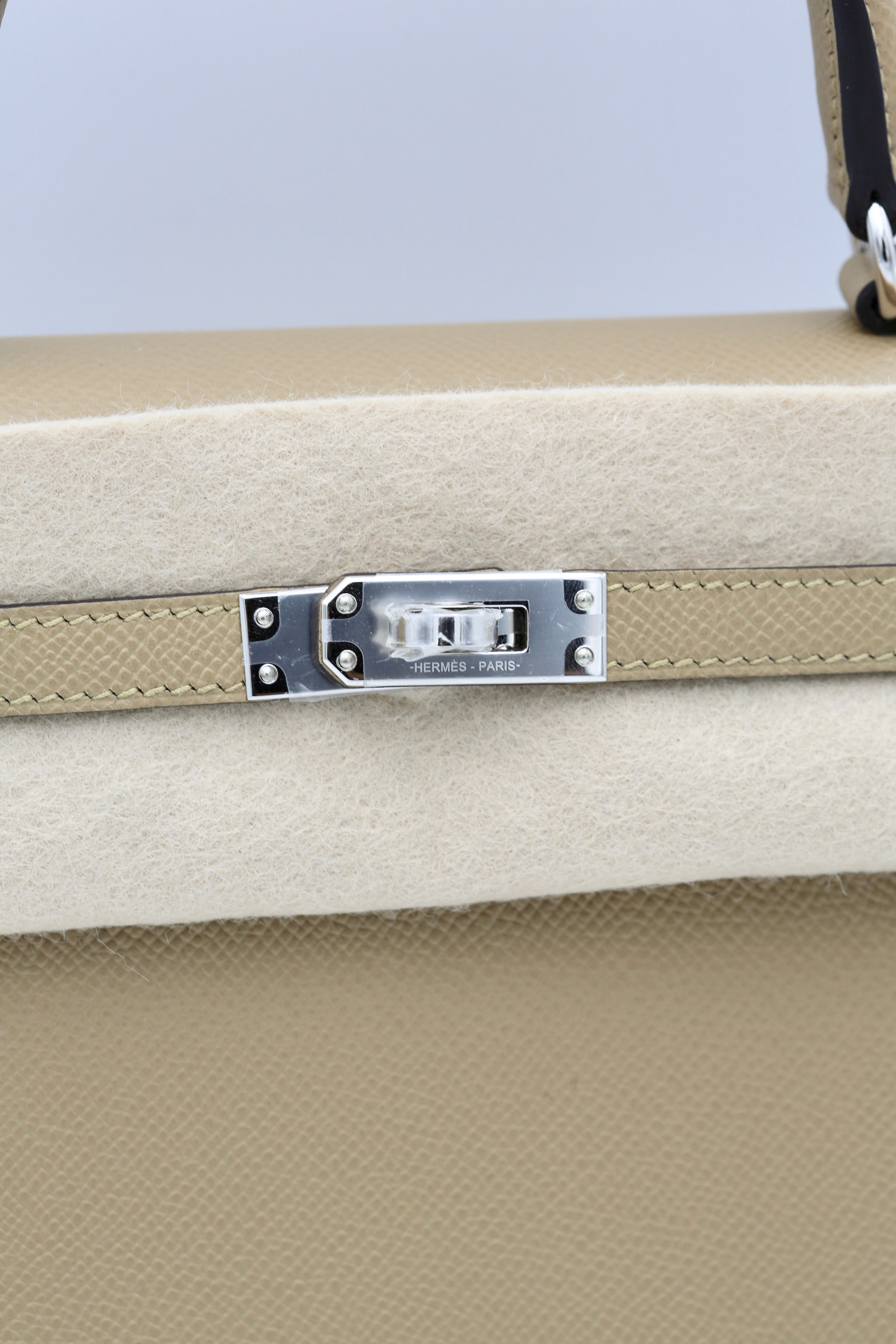HERMÈS KELLY 25 SELLIER EPSOM CALFSKIN 1C POUSSIERE SILVER HARDWARE K STAMP