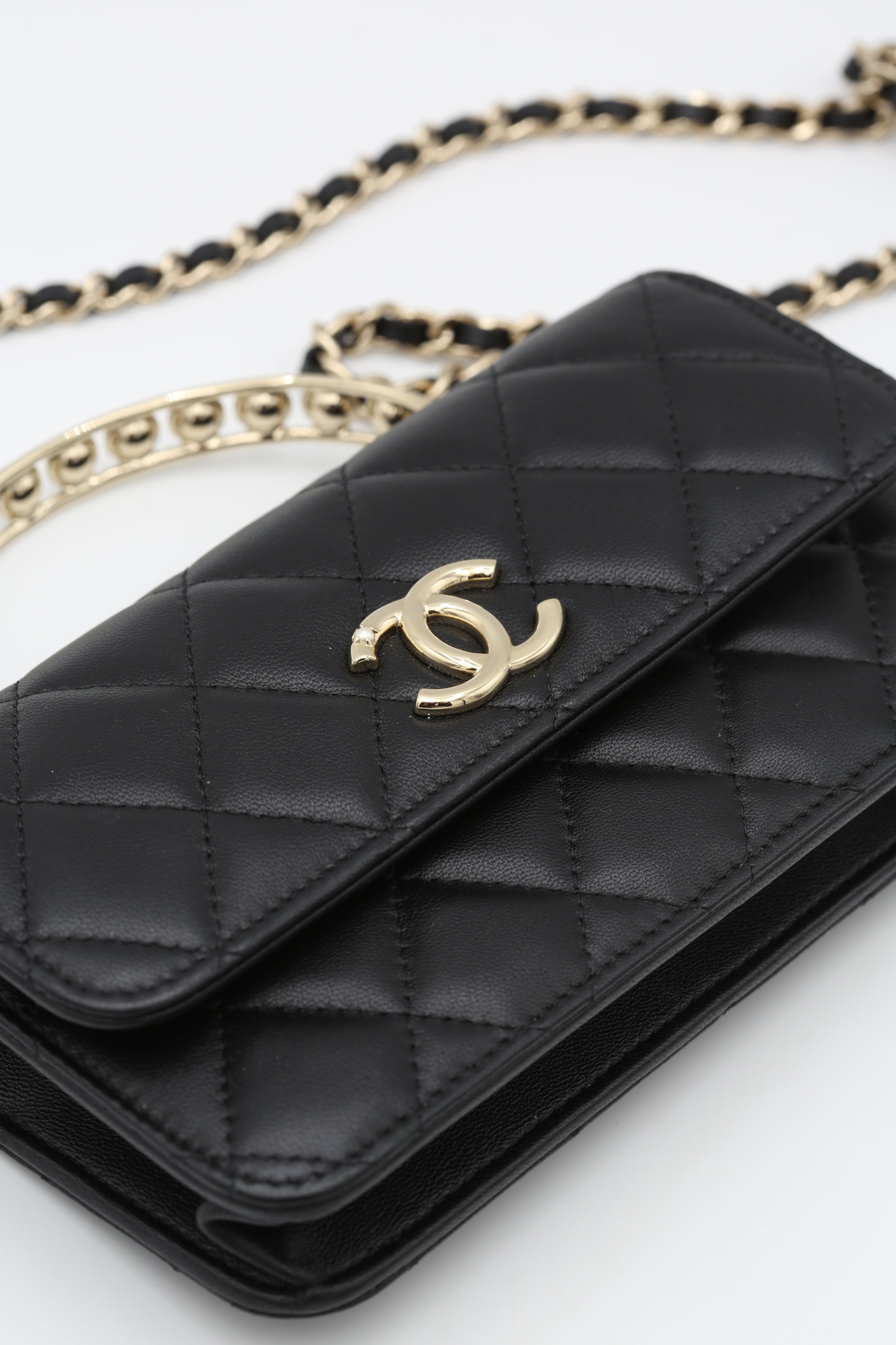 CHANEL QUILTED PEARL HANDLE CHAIN BAG BLACK