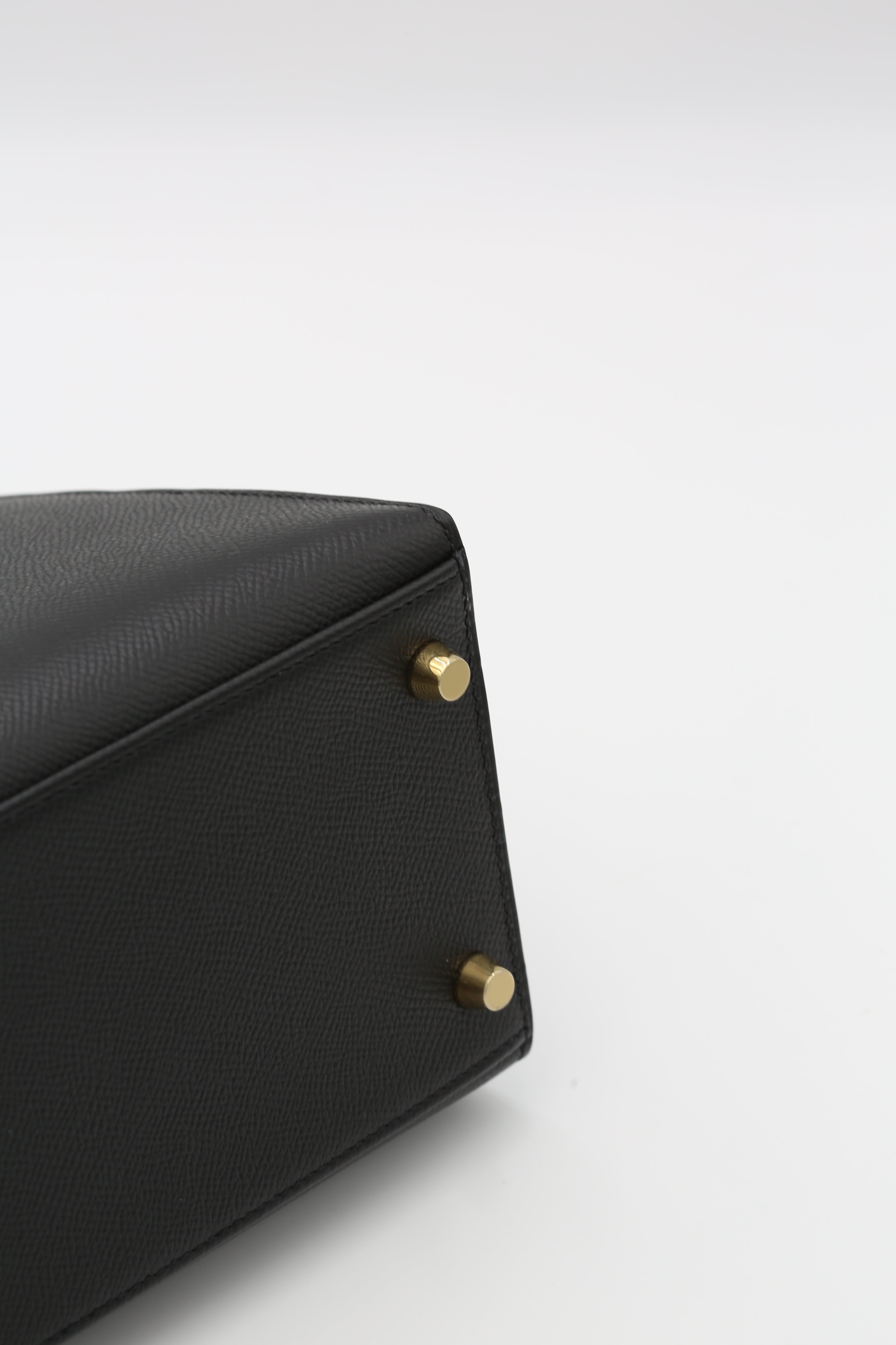 HERMÈS KELLY28 NOIR SELLIER EPSOM CALFSKIN GOLD HARDWARE Y STAMP
