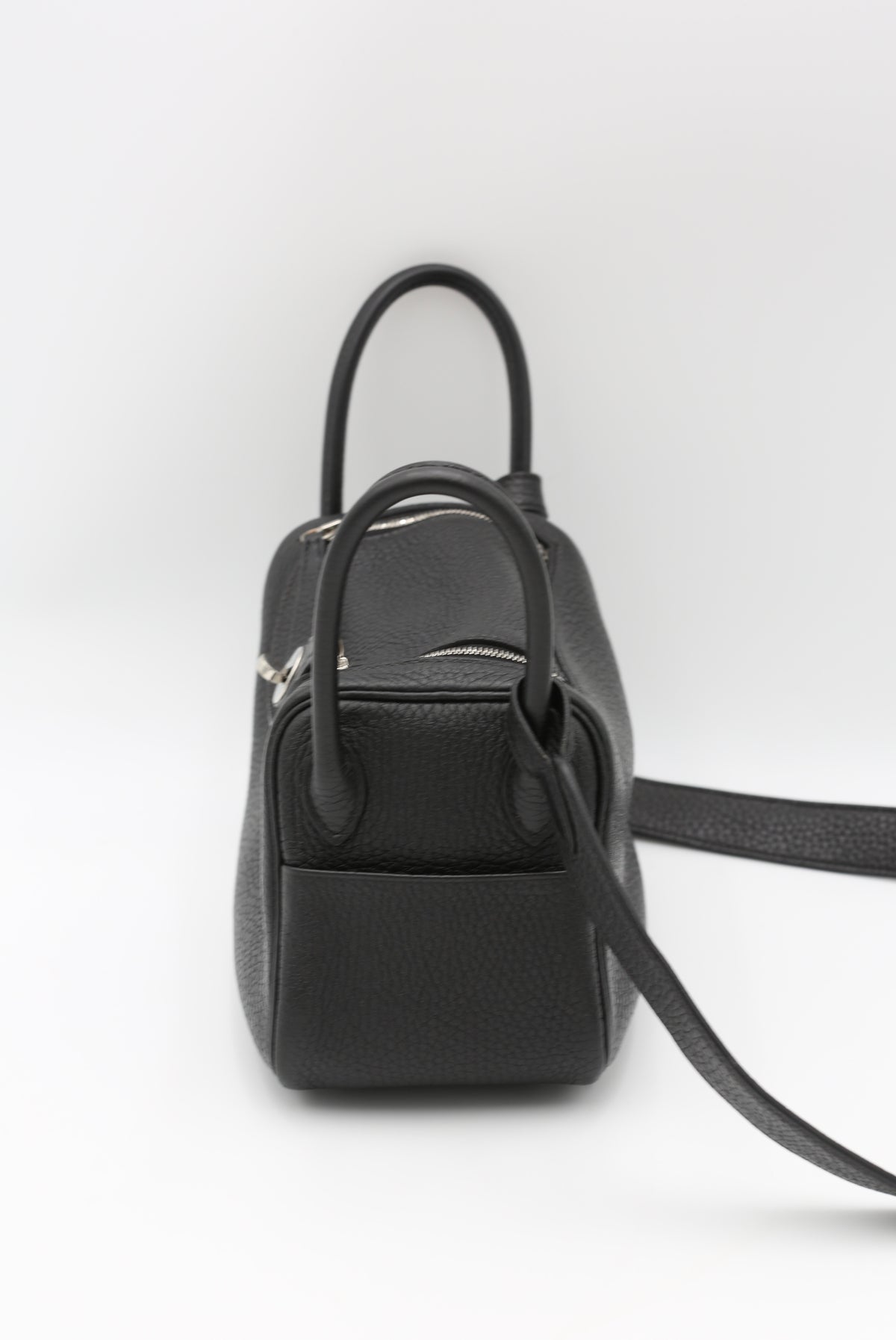 HERMÈS MINI LINDY NOIR TAURILLON CLEMENCE SILVER HARDWARE Z STAMP