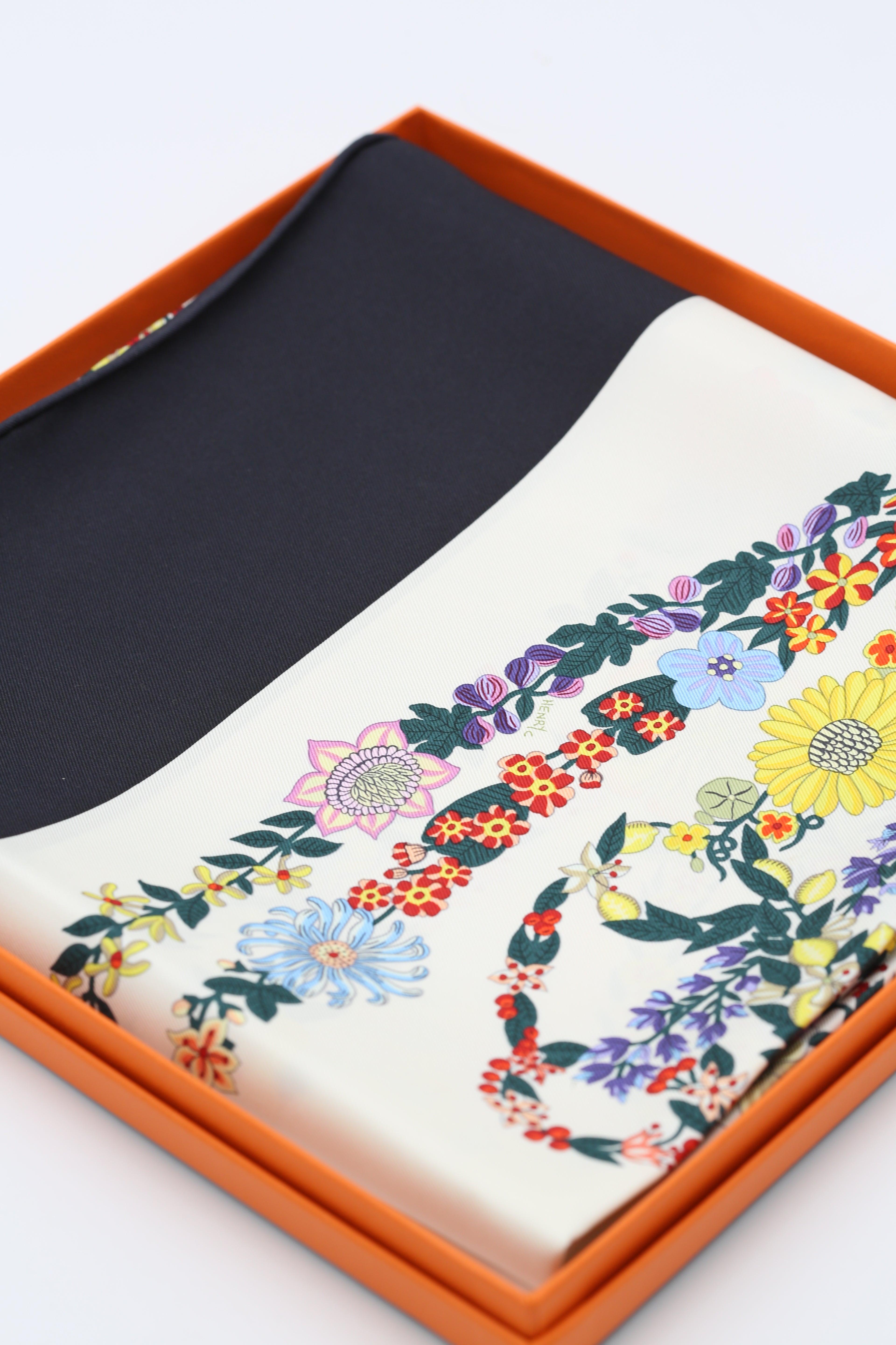 HERMÈS SCARF90X90 CARRE TWILL BRIDES DE GALA EN FLE SU/NOIR/IVOIRE/MULTIC