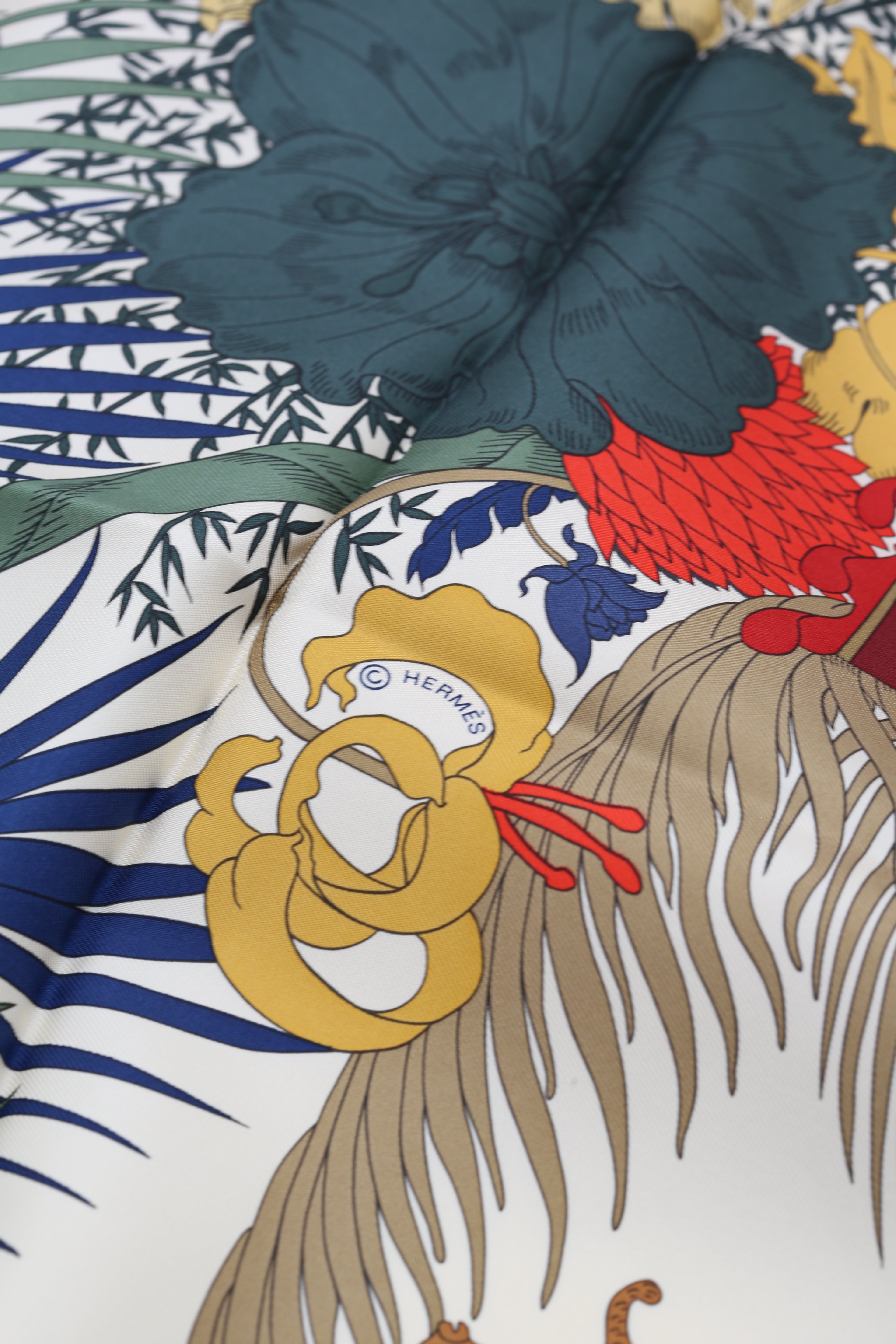 HERMÈS SCARF90X90 CARRE TWILL LA NATURE EN VOYAGE JU/IVOIRE/ROUGE H/VERT