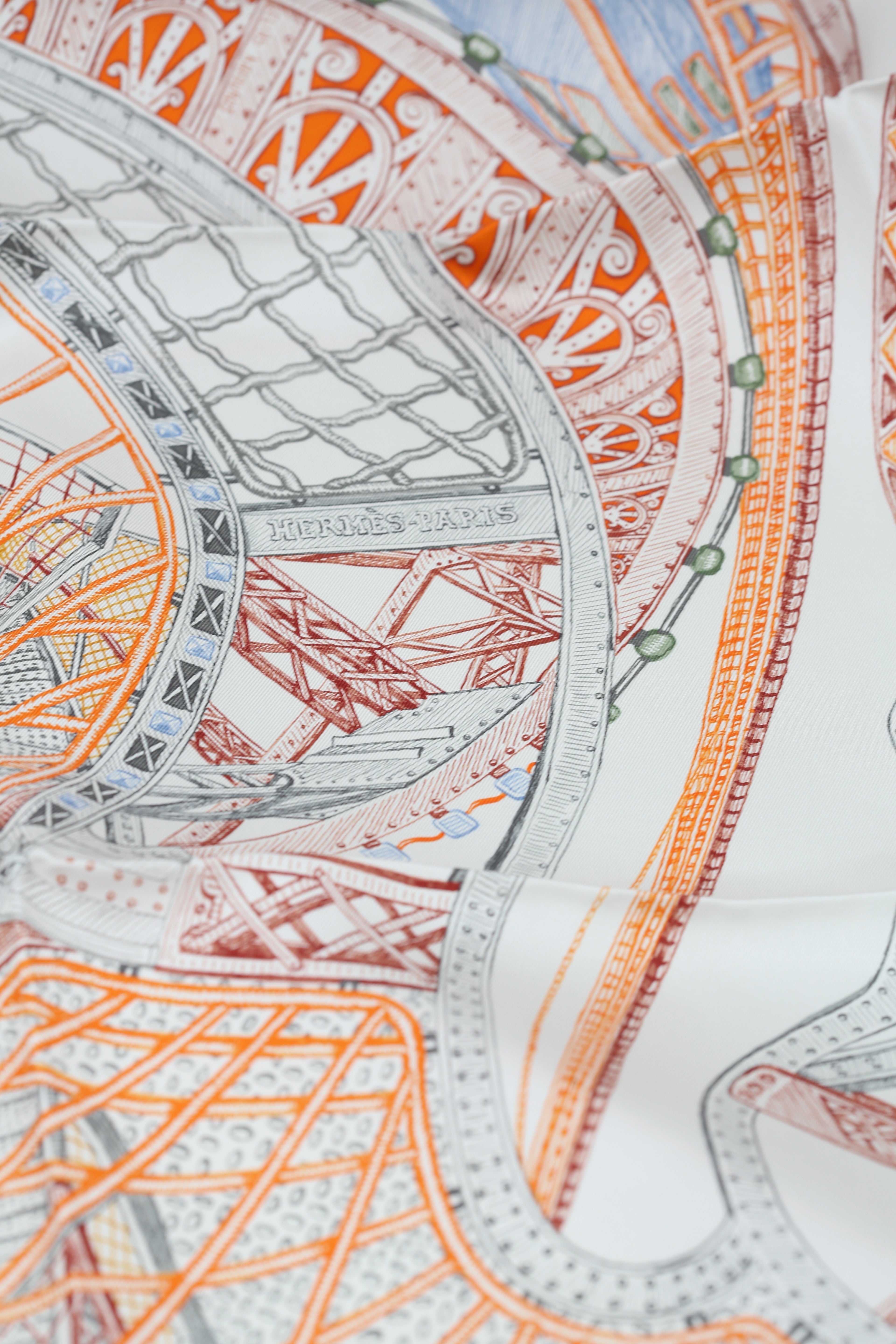 HERMÈS SCARF90X90 CARRE TWILL CHEVAUX D'HEPHAISTOS IG/GRIS PERLE/ORANGE