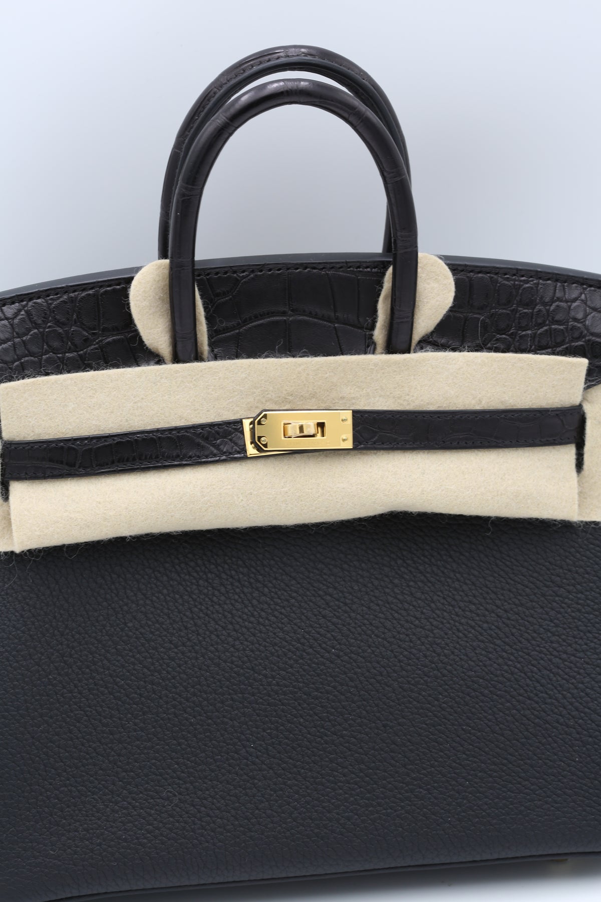 HERMÈS BIRKIN25 NOIR TOUCH TOGO CALFSKIN MATTE ALLIMISSI GOLD HARDWARE B STAMP