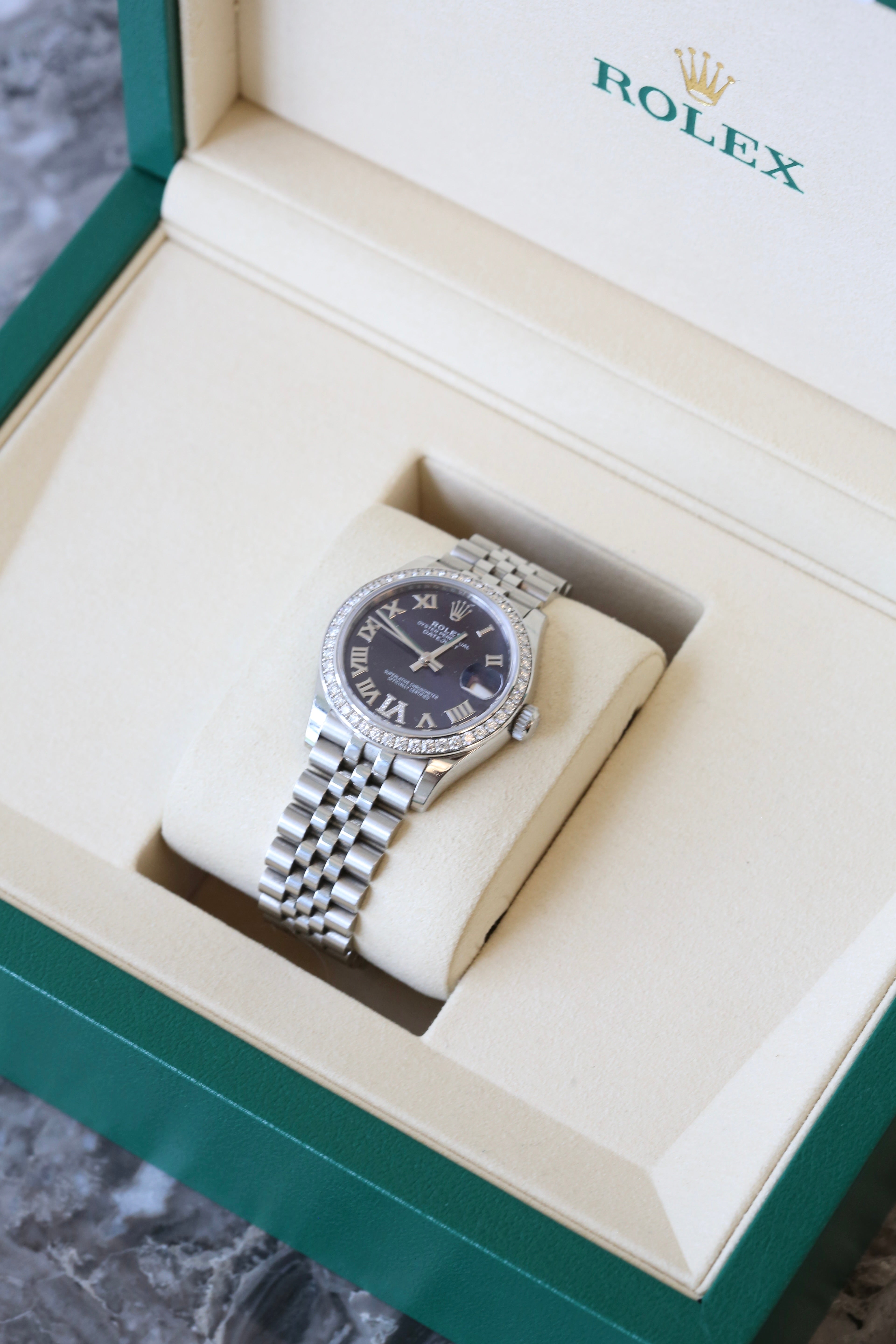 ROLEX DATEJUST 31 WHITE GOLD WITH DIAMONDS AUBERGINE DIAL 2026