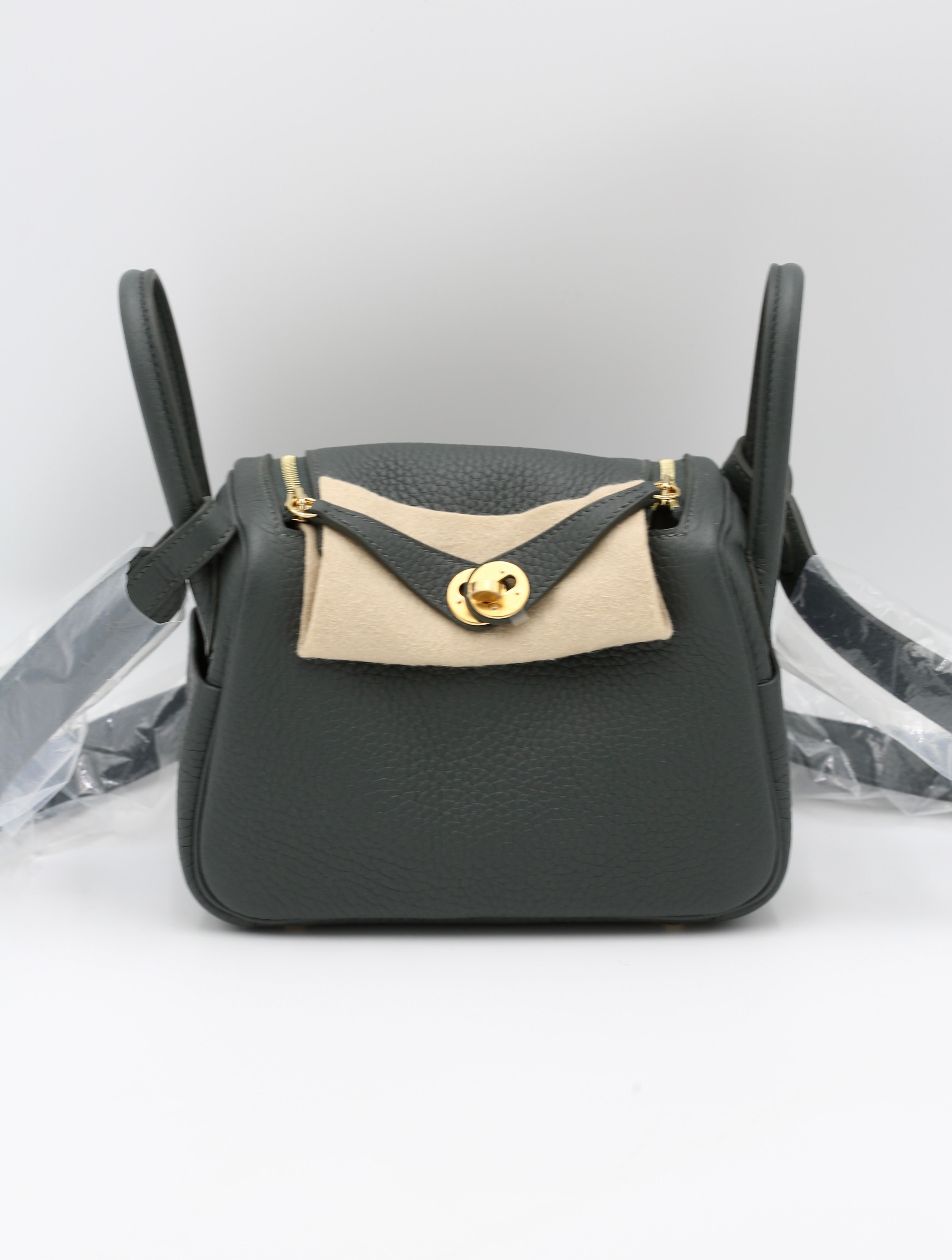 HERMÈS MINI LINDY Q0 VERT MANGROVE TAURILLON CLEMENCE CALFSKIN GOLD HARDWARE K STAMP